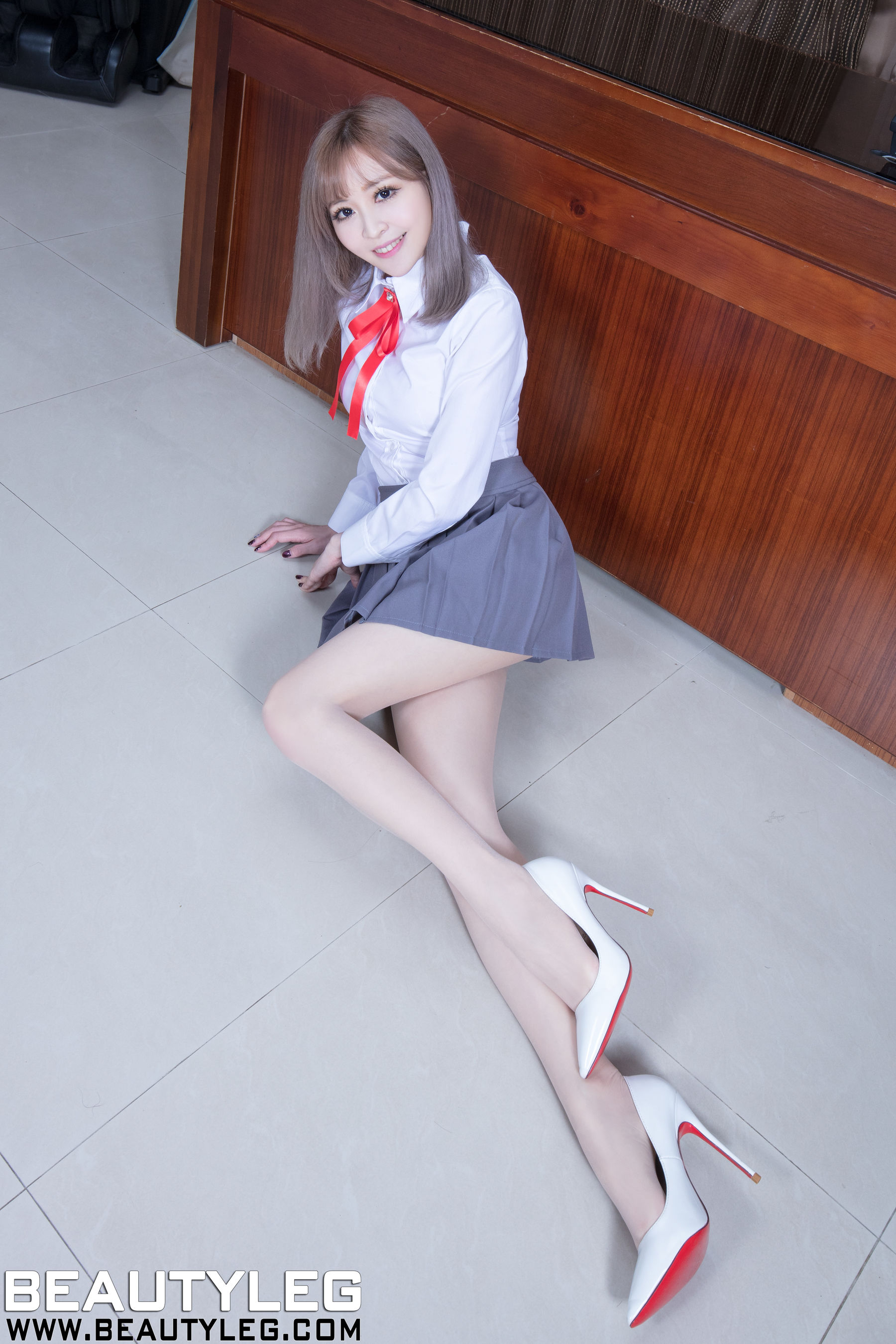 M940-腿模Lucy倪千凌《水手服+黑丝包臀裙》 [Beautyleg] NO.1521 美腿 - 94零社区 Beautyleg-第39张