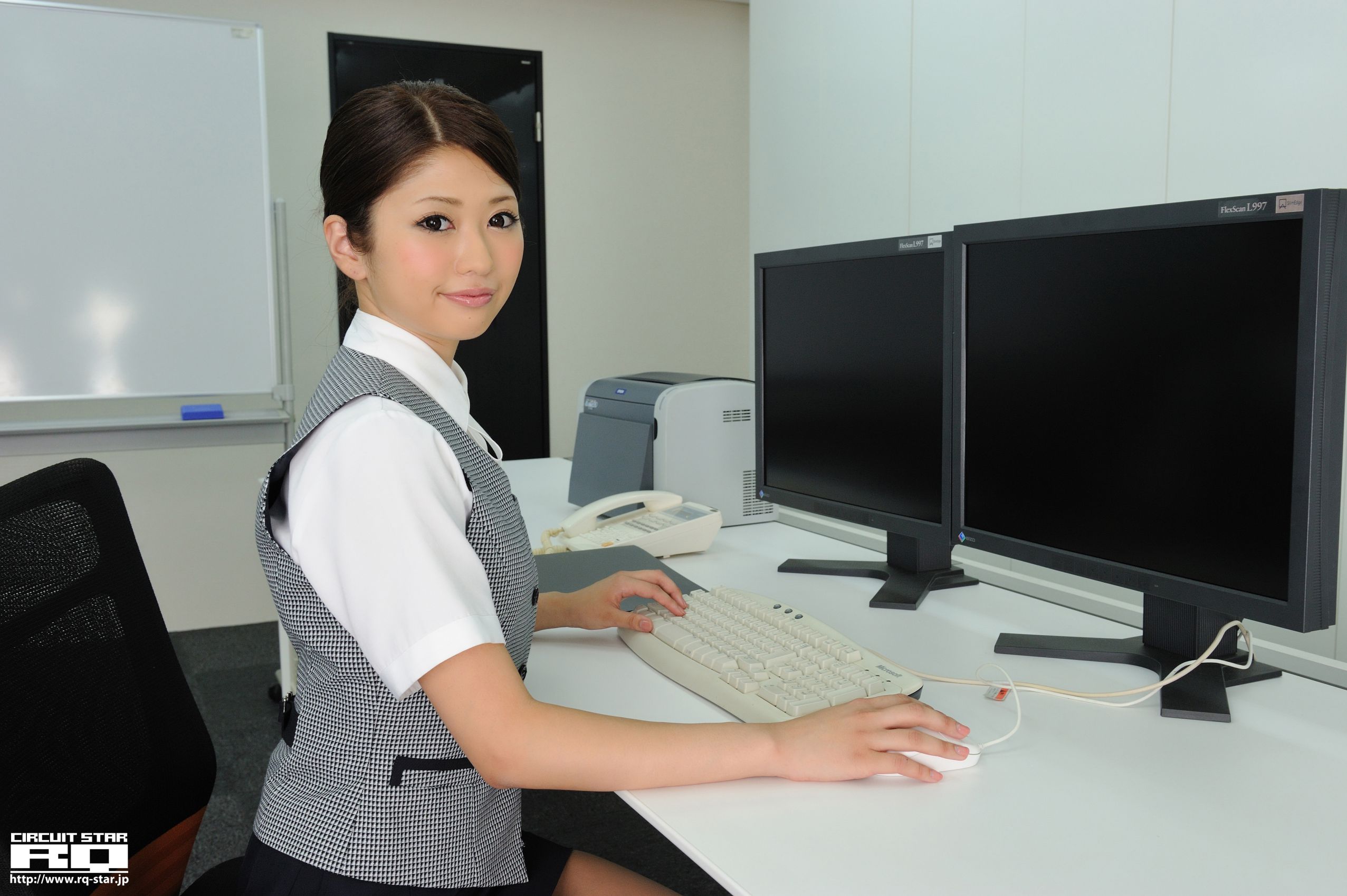 M940-[RQ-STAR] NO.00530 Hitomi Nose 能勢ひとみ Office Lady 写真集 - 94零社区 RQ-STAR-第4张