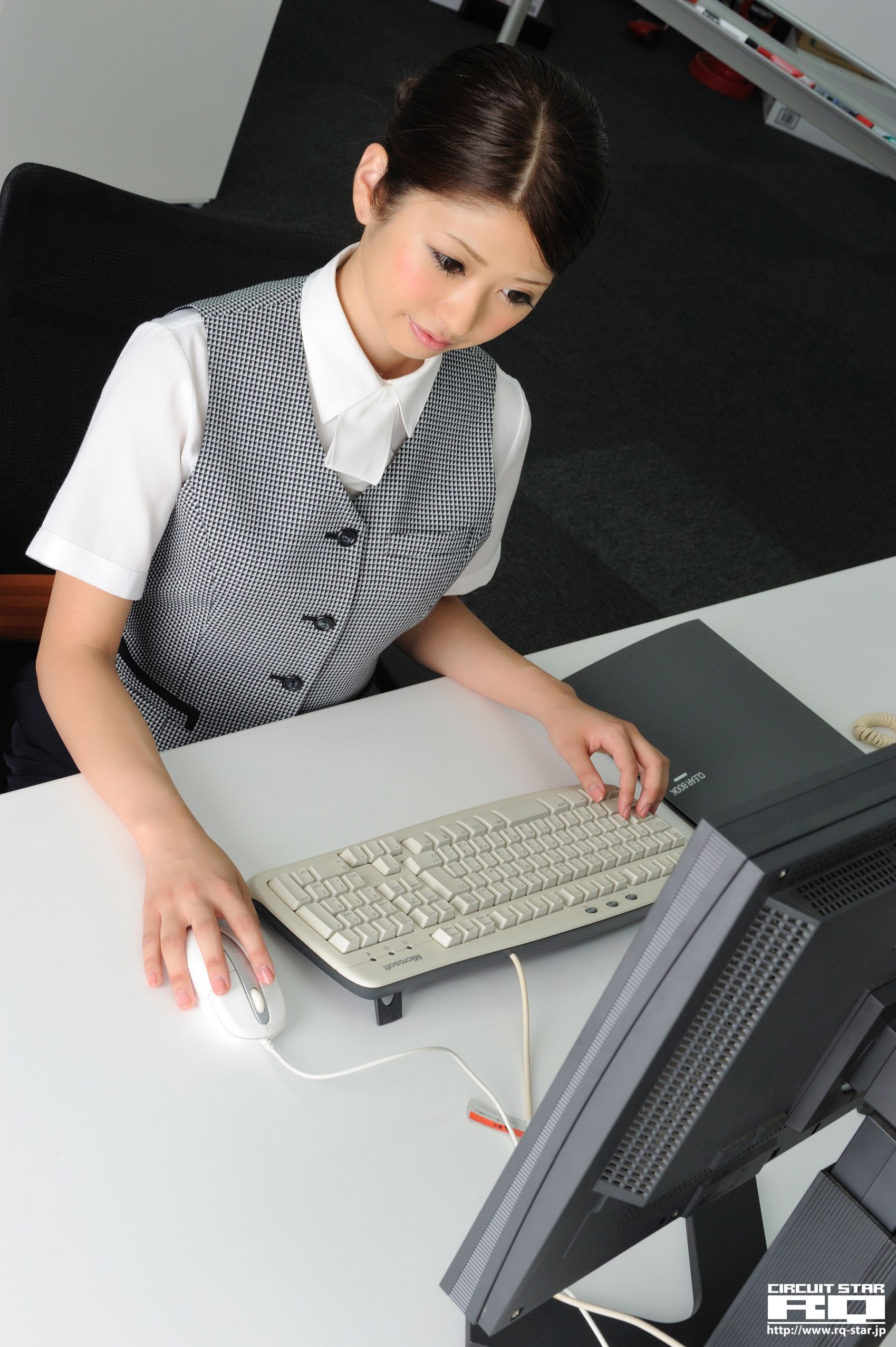 M940-[RQ-STAR] NO.00530 Hitomi Nose 能勢ひとみ Office Lady 写真集 - 94零社区 RQ-STAR-第5张
