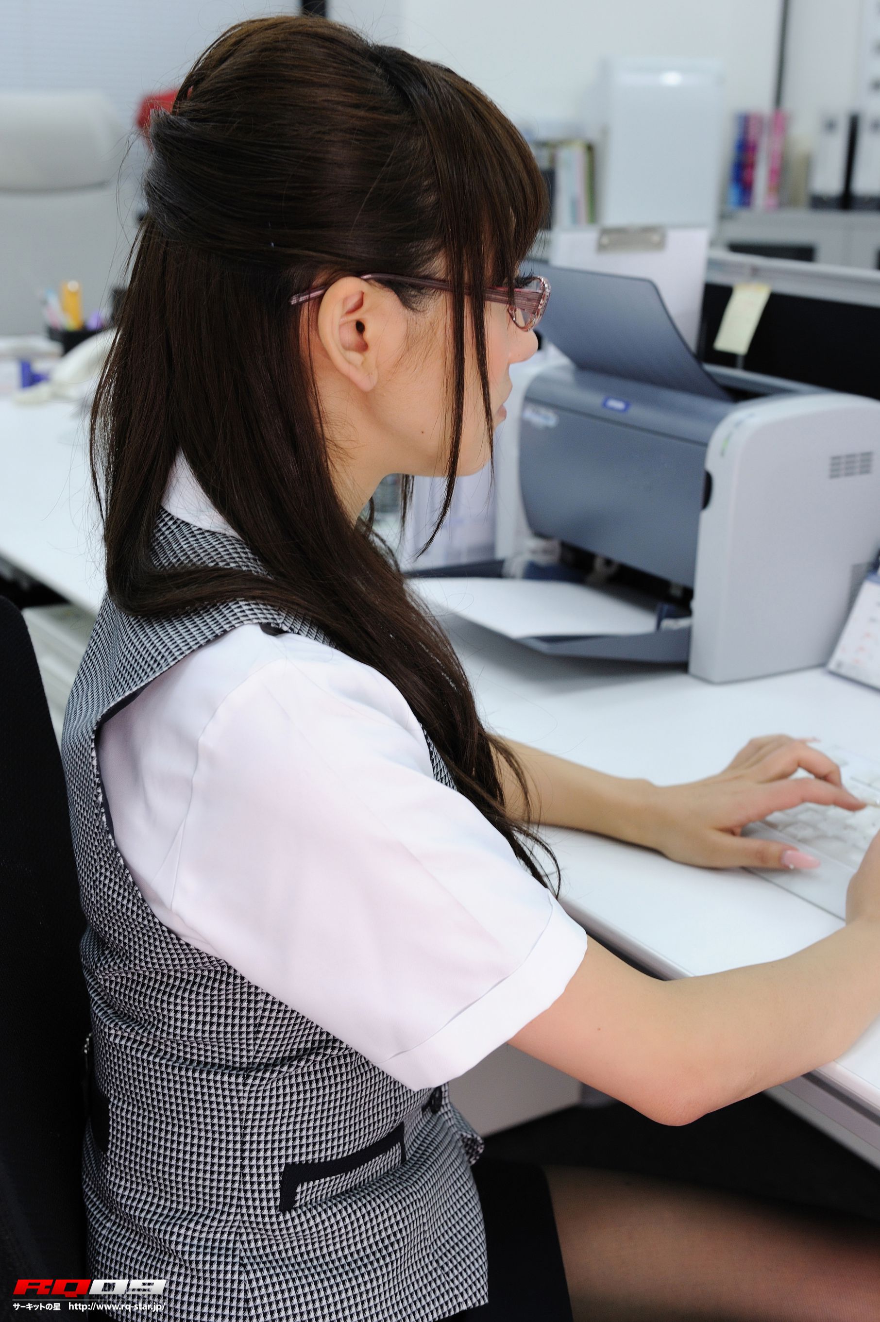 M940-[RQ-STAR] NO.00248 Saki Kouzai 香西咲 Office Lady 写真集 - 94零社区 RQ-STAR-第4张