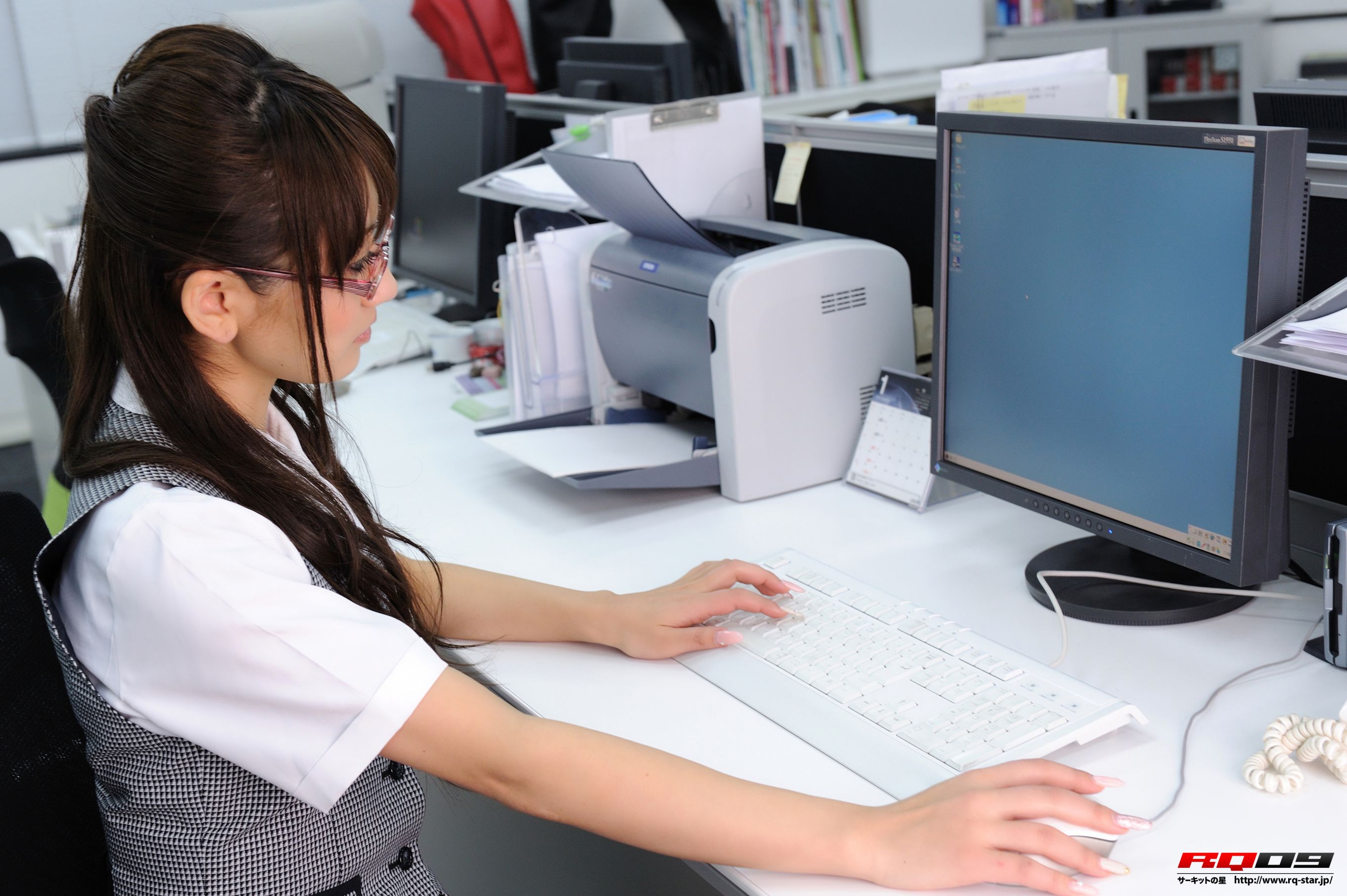 M940-[RQ-STAR] NO.00248 Saki Kouzai 香西咲 Office Lady 写真集 - 94零社区 RQ-STAR-第6张