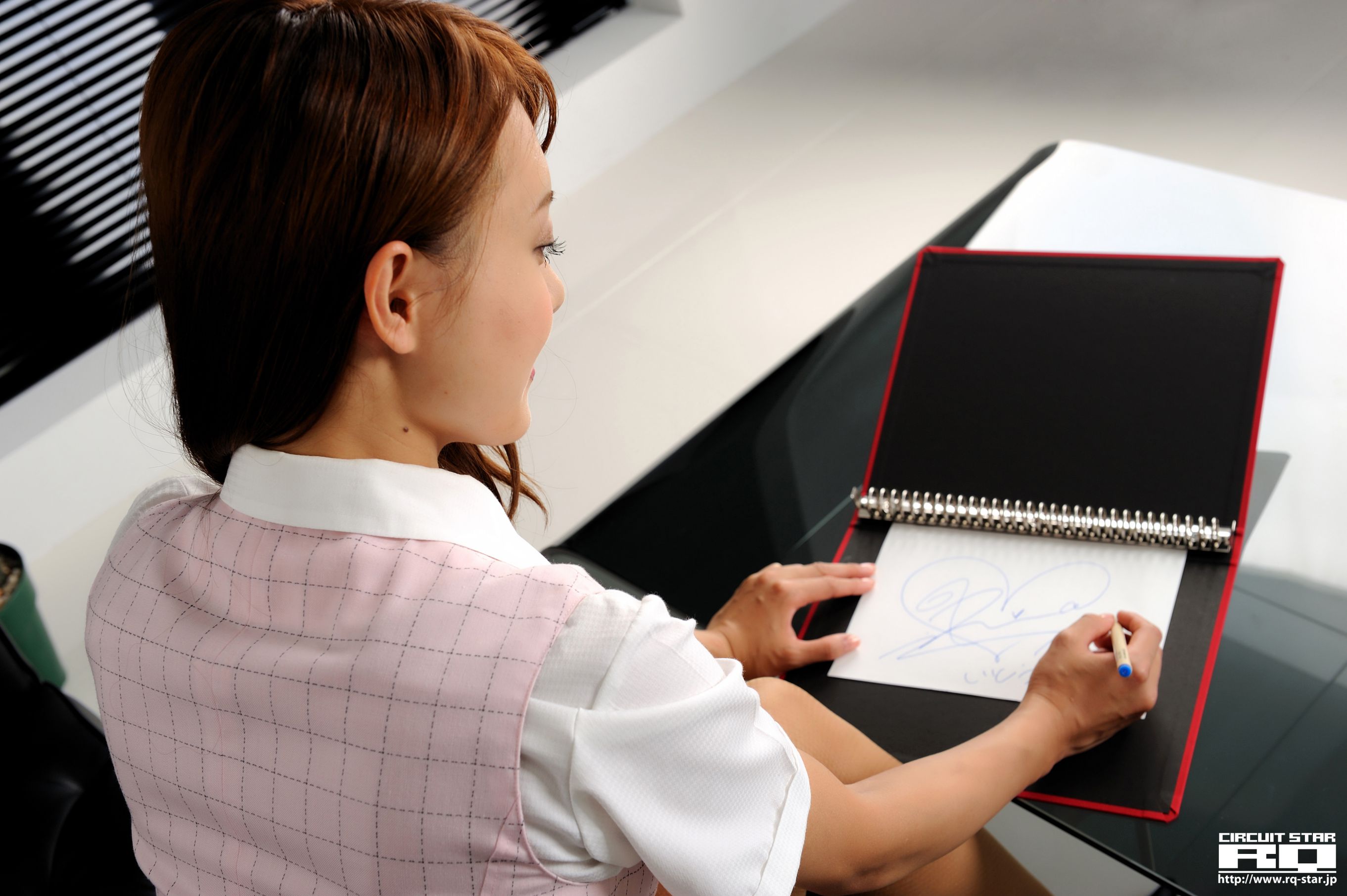 M940-[RQ-STAR] NO.00372 伊东莉娜/伊東りな Office Lady 写真集 - 94零社区 RQ-STAR-第26张