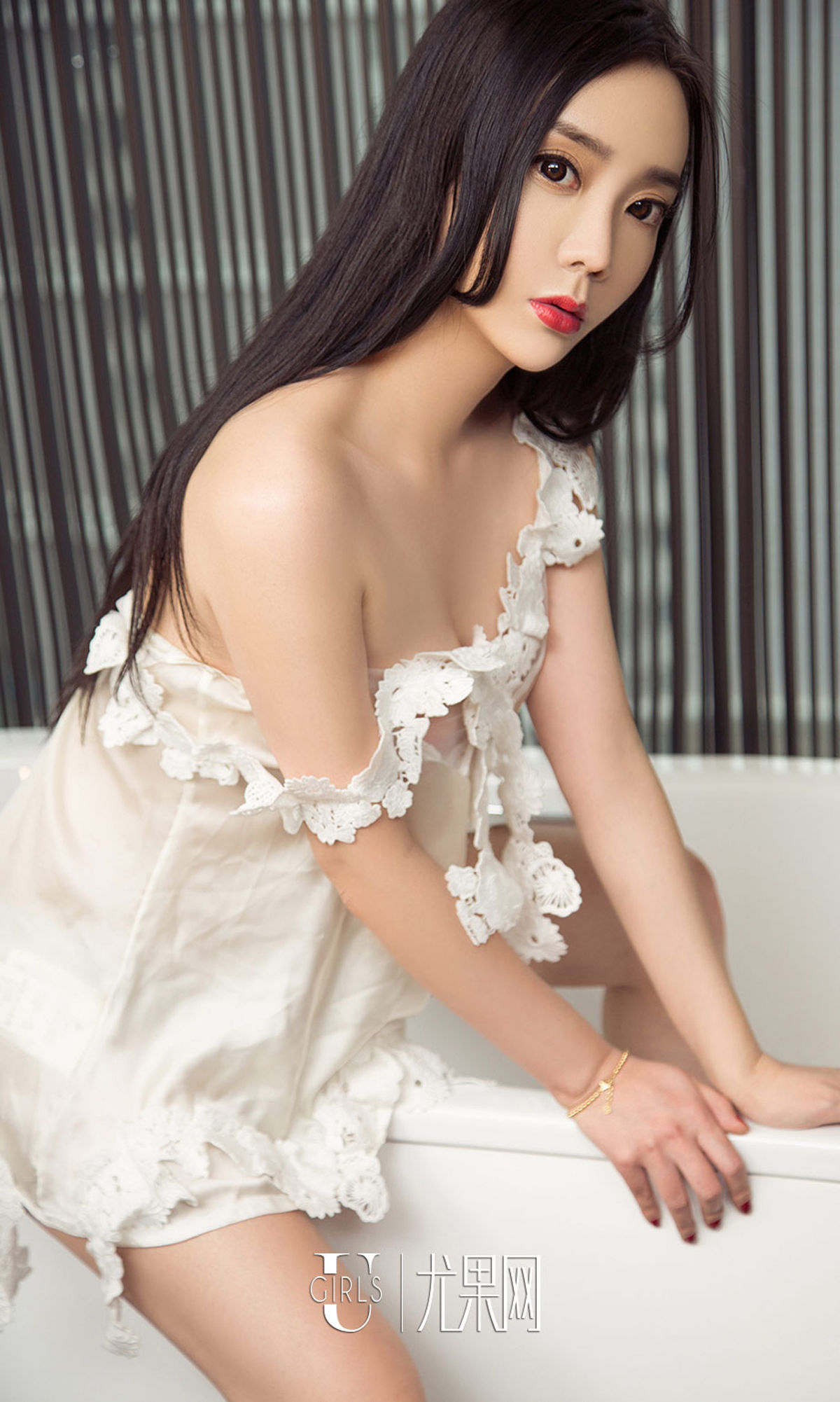 M940-艾米儿《冷艳小女神》 [尤果圈] No.1028 - 94零社区 爱尤物-第6张