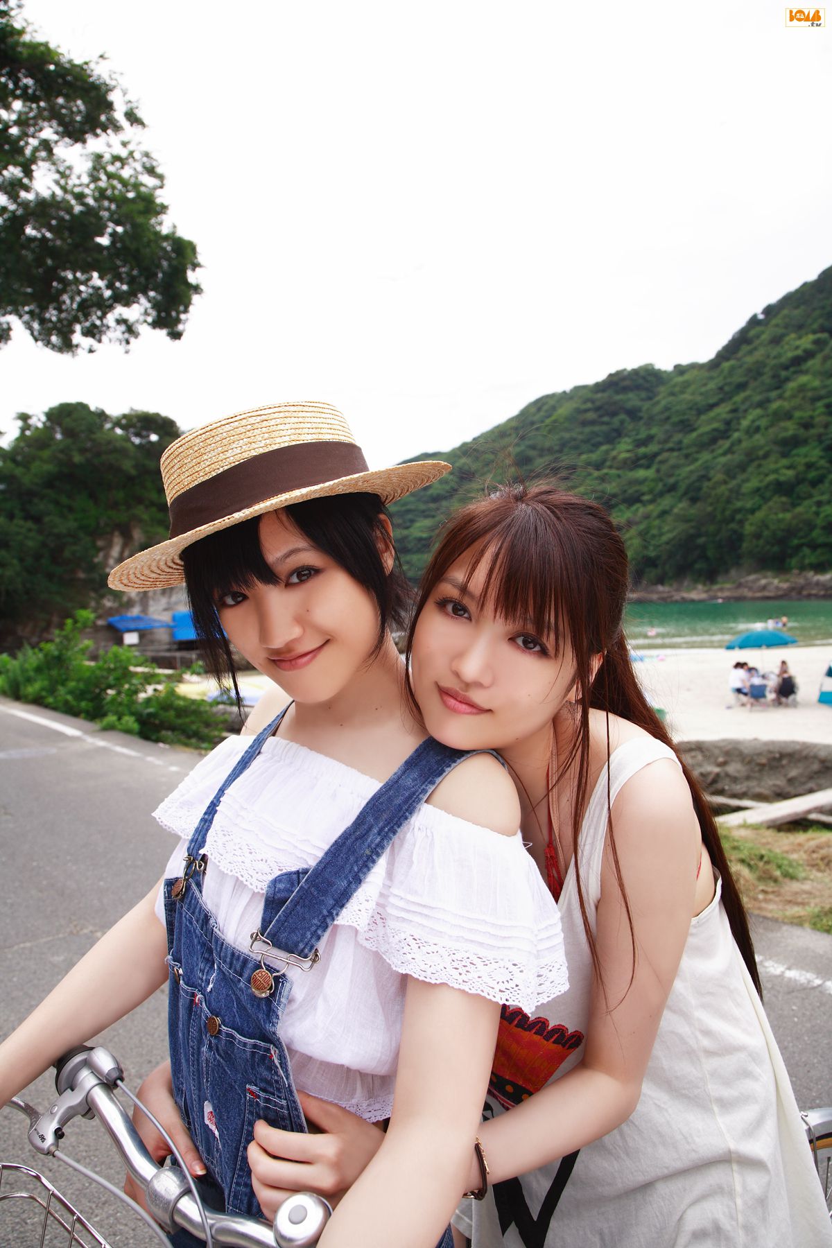 M940-三浦葵/三浦萌《The Miura Sisters》  [Bomb.TV] 2009年11月刊 - 94零社区 Bomb.TV-第1张
