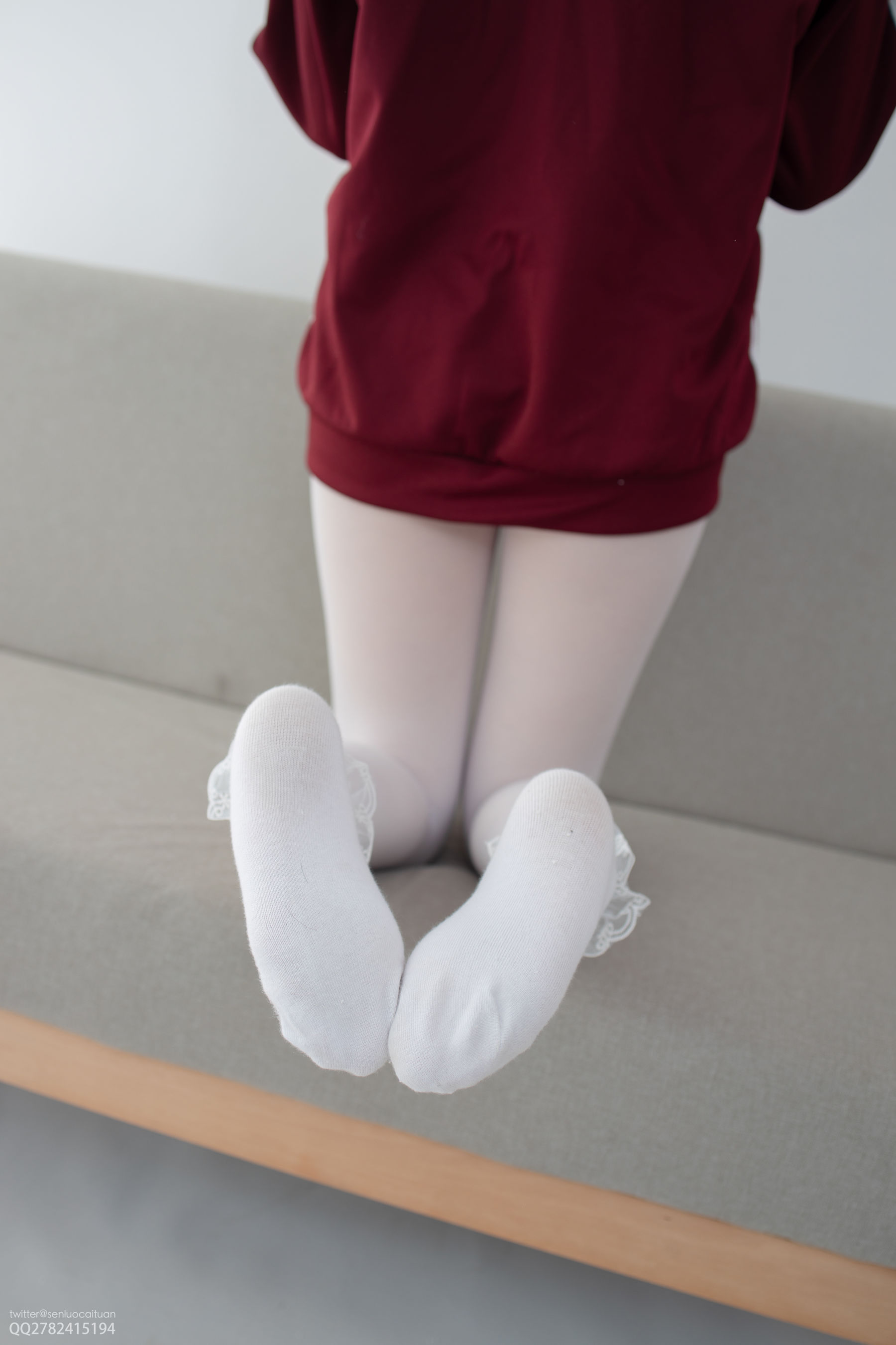 M940-[森萝财团] JKFUN-058 Aika 白丝套蕾丝花边短袜 - 94零社区 森萝财团-第1张