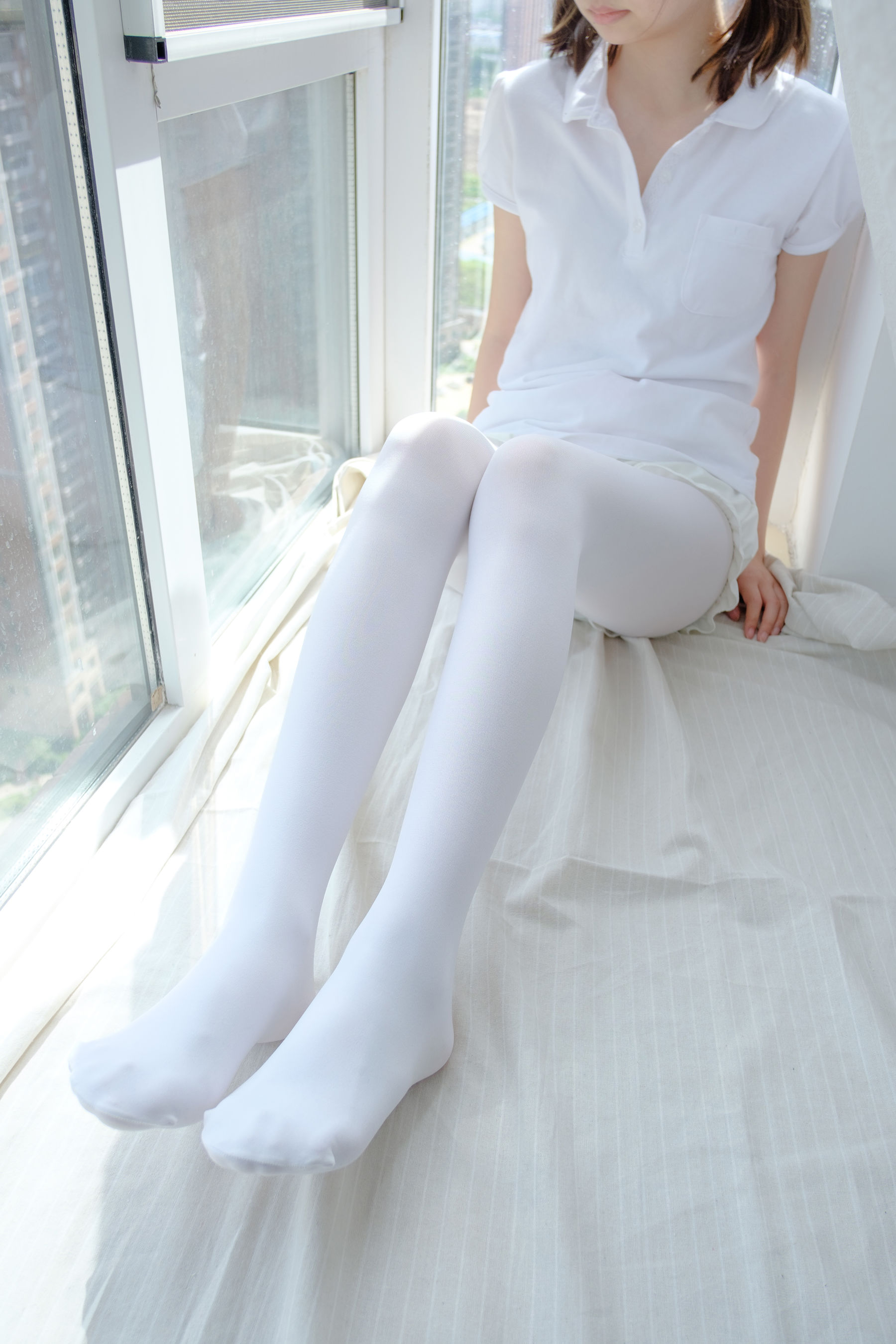 M940-[森萝财团] R15-018 窗台上的白丝少女 - 94零社区 森萝财团-第2张