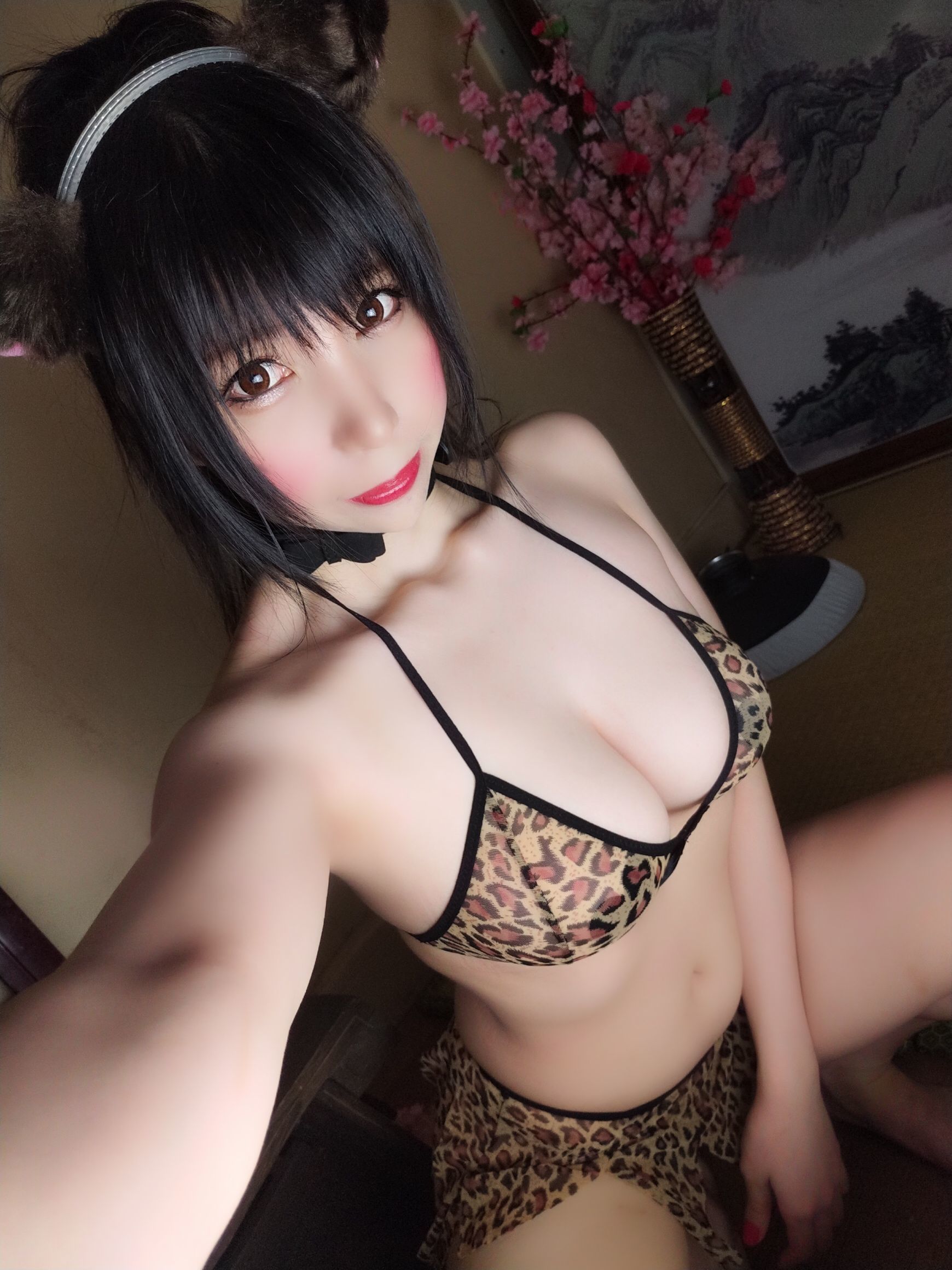 二次元巨乳美女鹿野希 豹纹 Cosplay-第3张