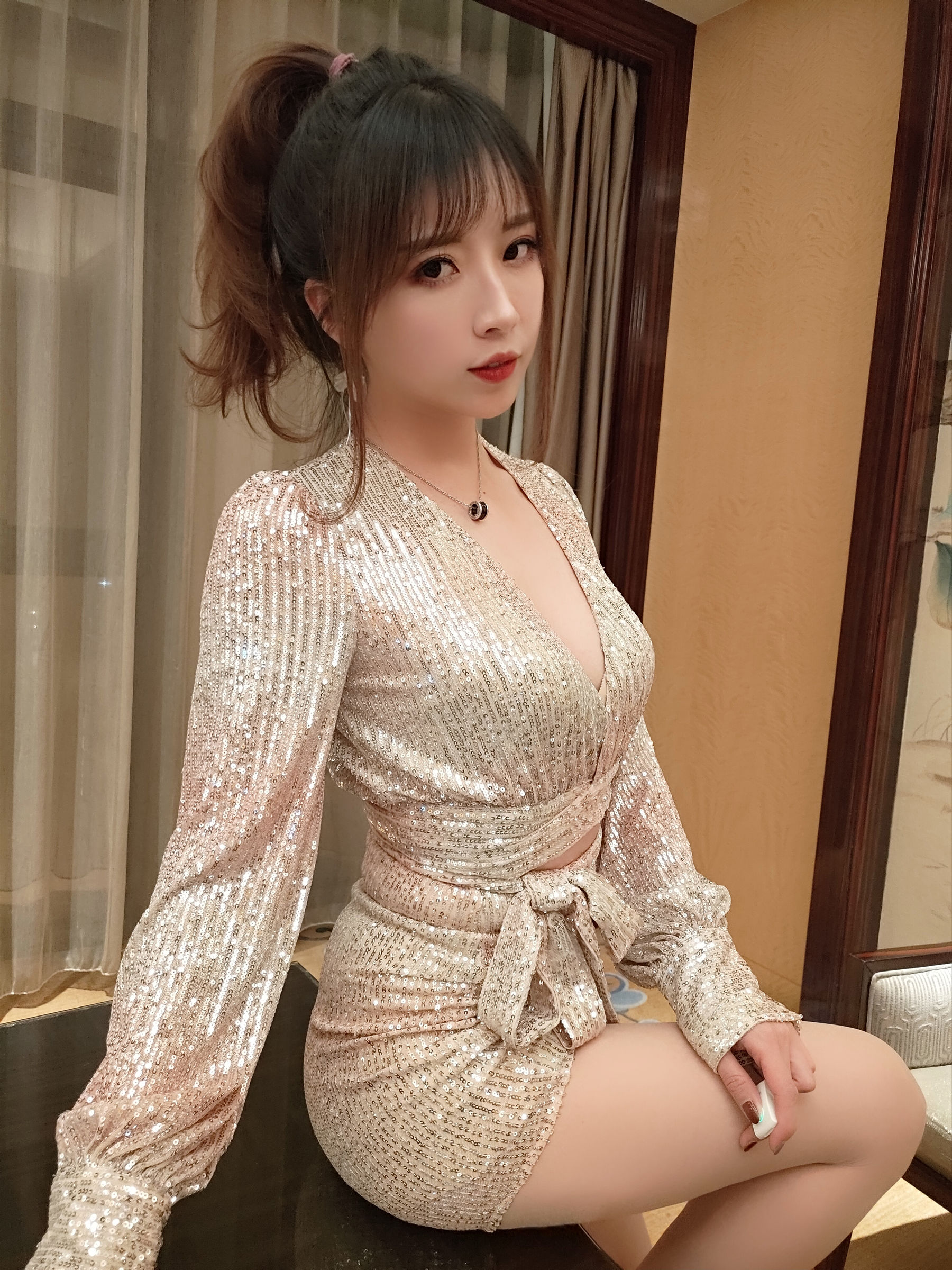 斗鱼主播小女巫露娜 – 亮片裙肉丝 Cosplay-第1张