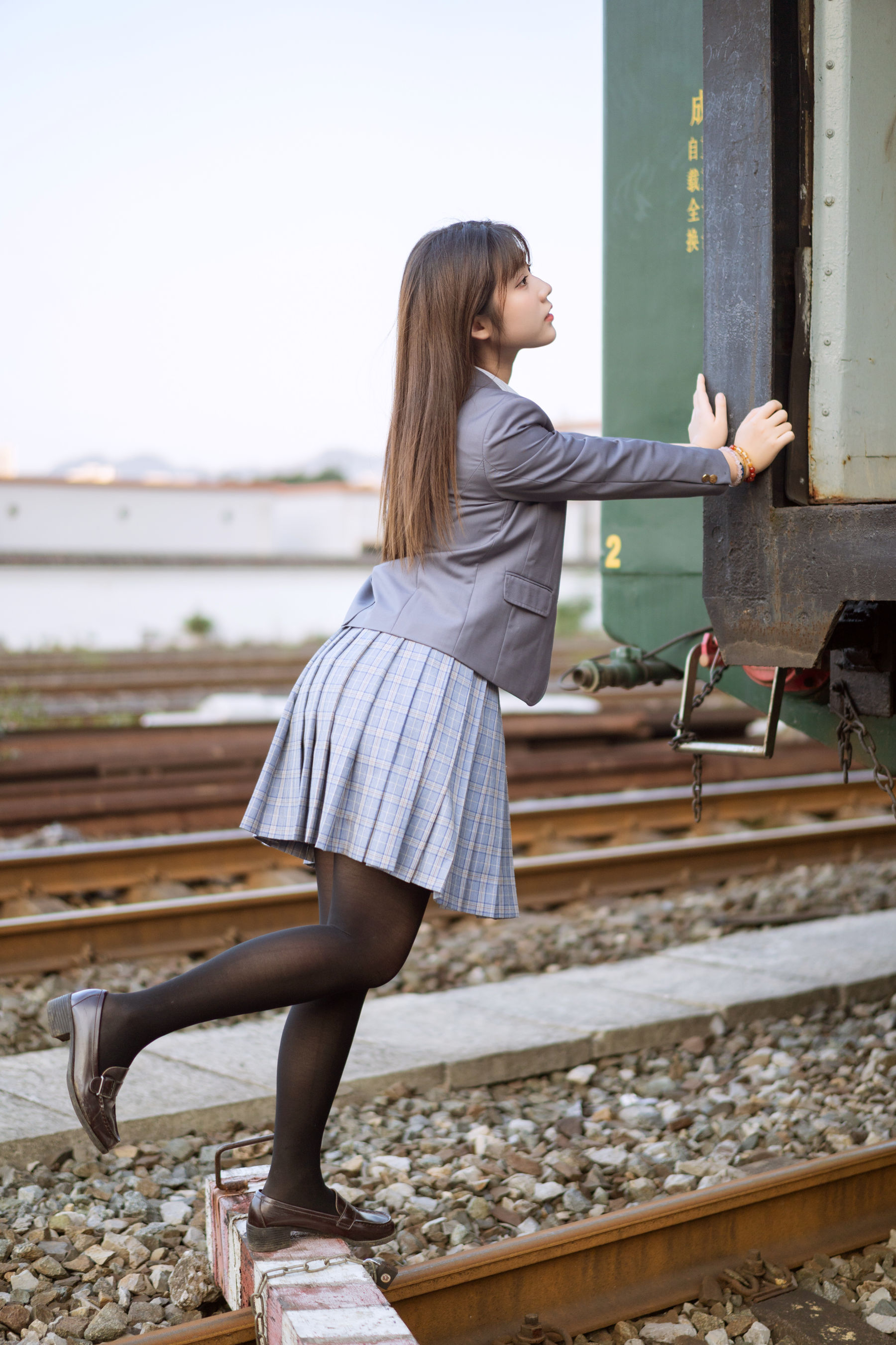 微博福利姬镜酱 私奔之制服 Cosplay-第2张
