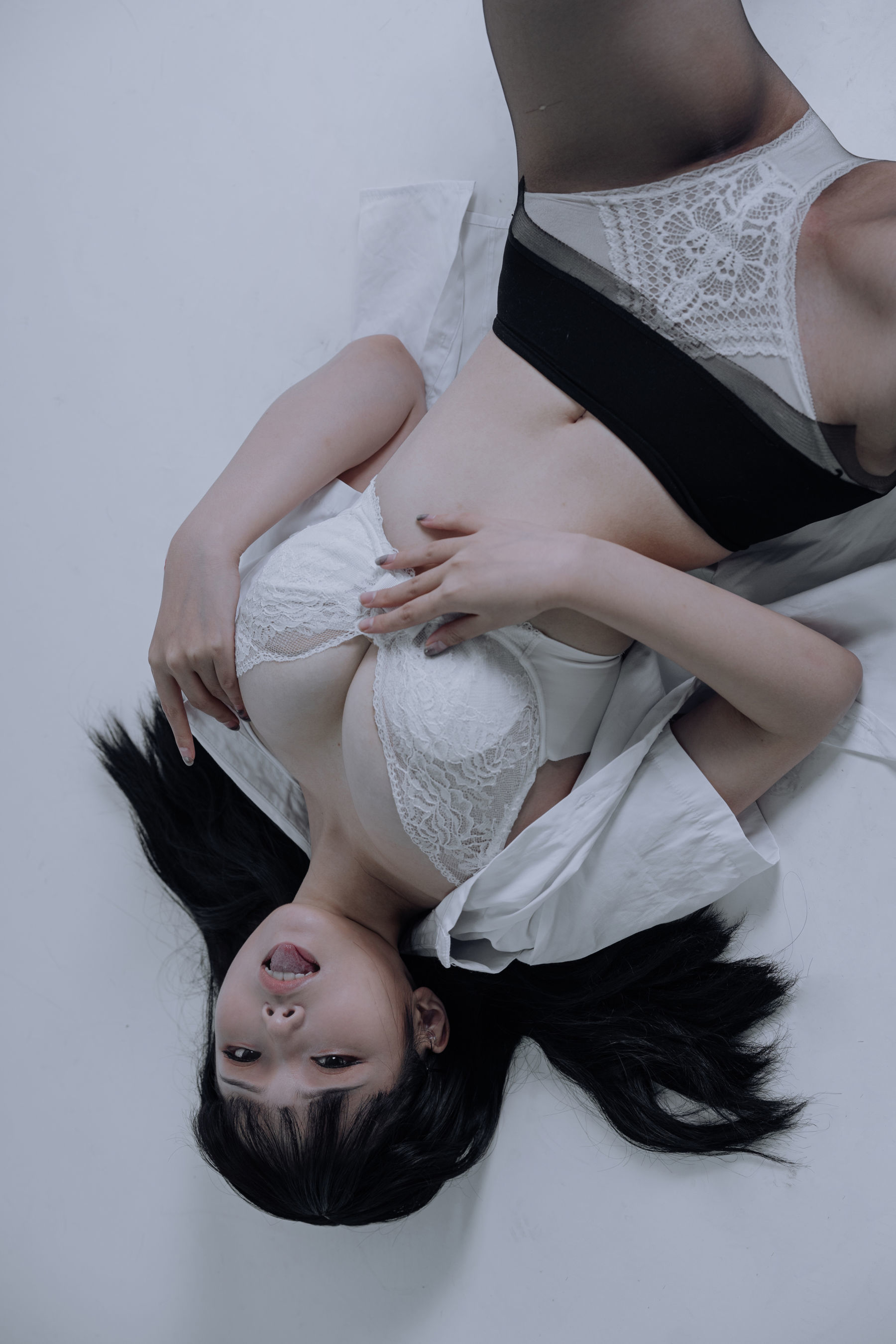 七月喵子 – JK黑丝 Cosplay-第1张