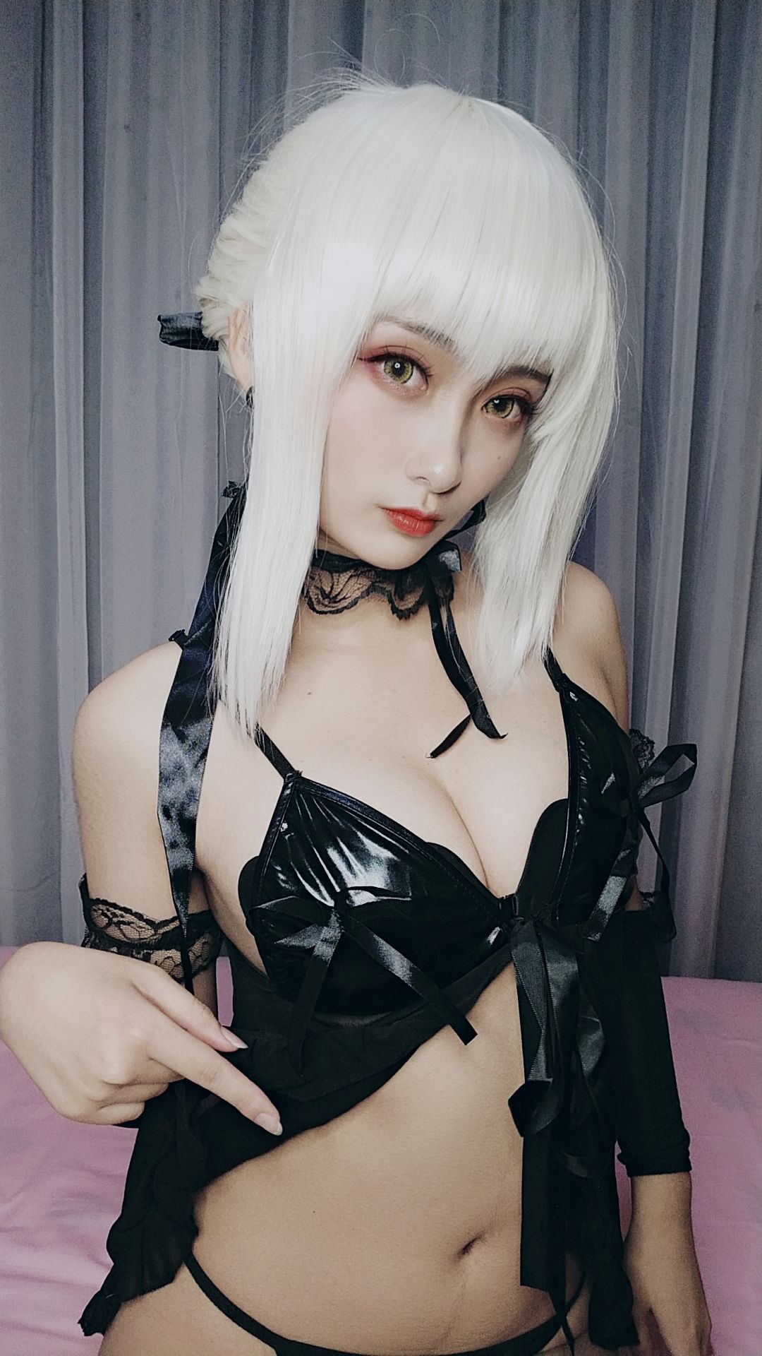 动漫博主洛璃LoLiSAMA – 黑呆睡衣王座 Cosplay-第1张