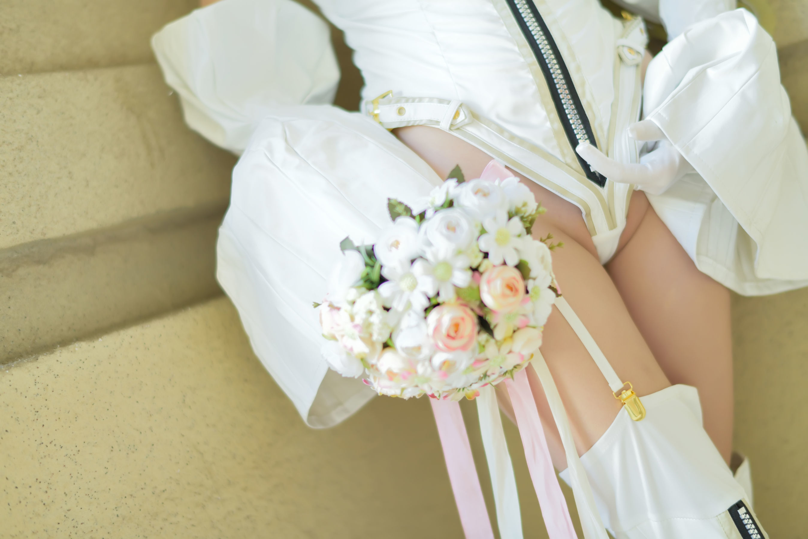 [萝莉COS] Nagesa魔物女本 白衣骑士 Cosplay-第1张