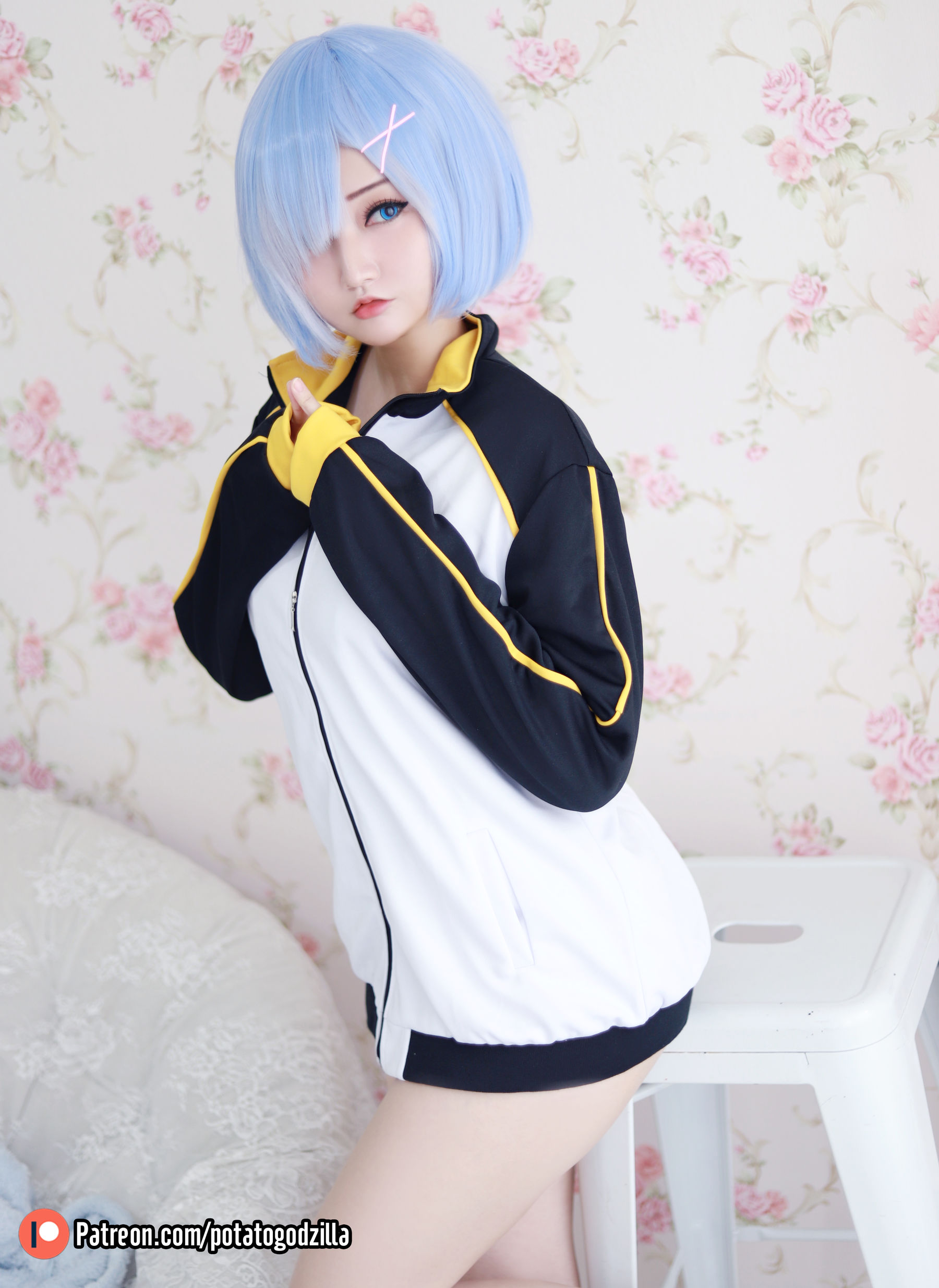 Coser小姐姐Potato Godzilla – Rem In Subaru Jacket Cosplay-第1张