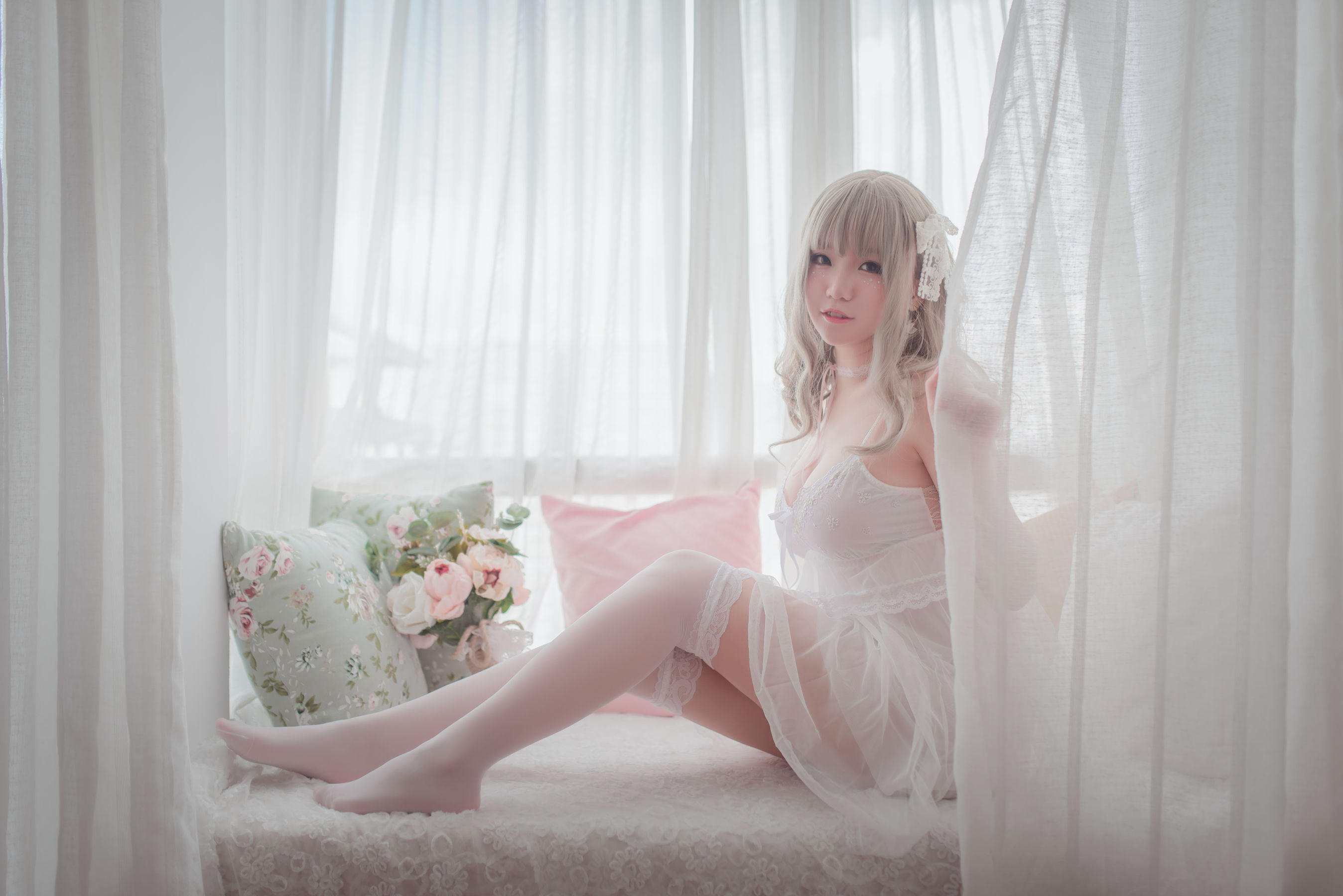 [萝莉COS] Yoko宅夏《白色丝质连衣裙》 Cosplay-第1张