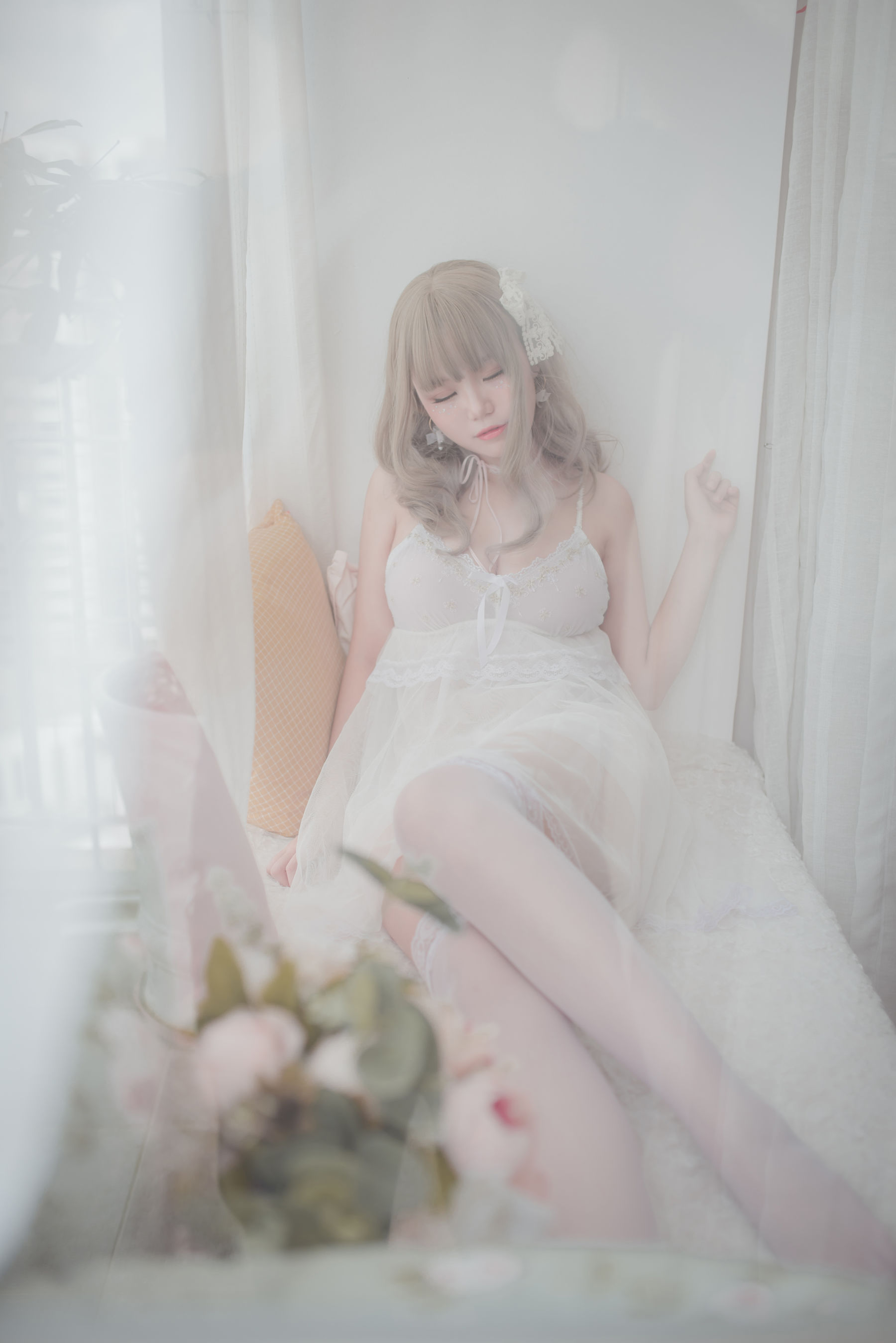 [萝莉COS] Yoko宅夏《白色丝质连衣裙》 Cosplay-第2张
