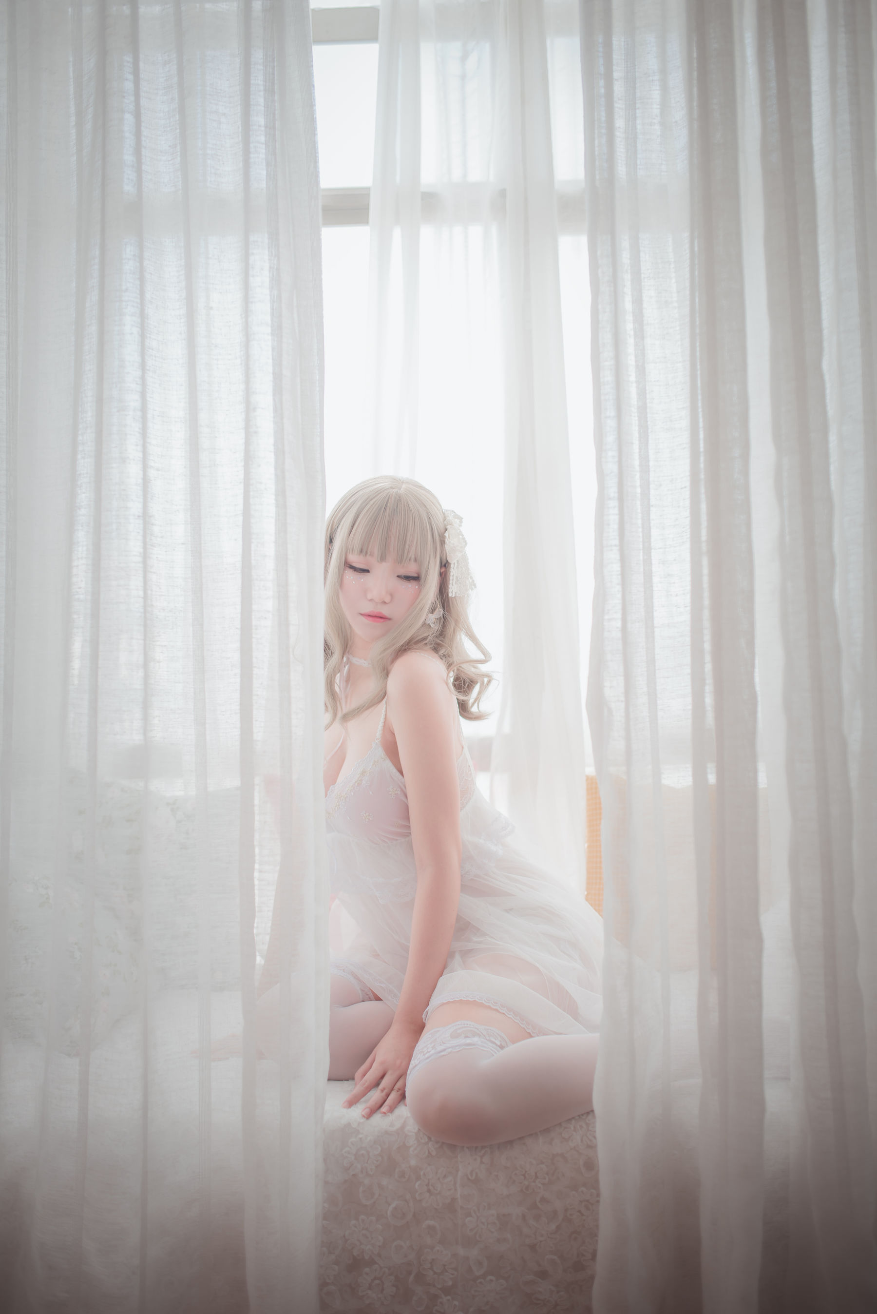[萝莉COS] Yoko宅夏《白色丝质连衣裙》 Cosplay-第6张