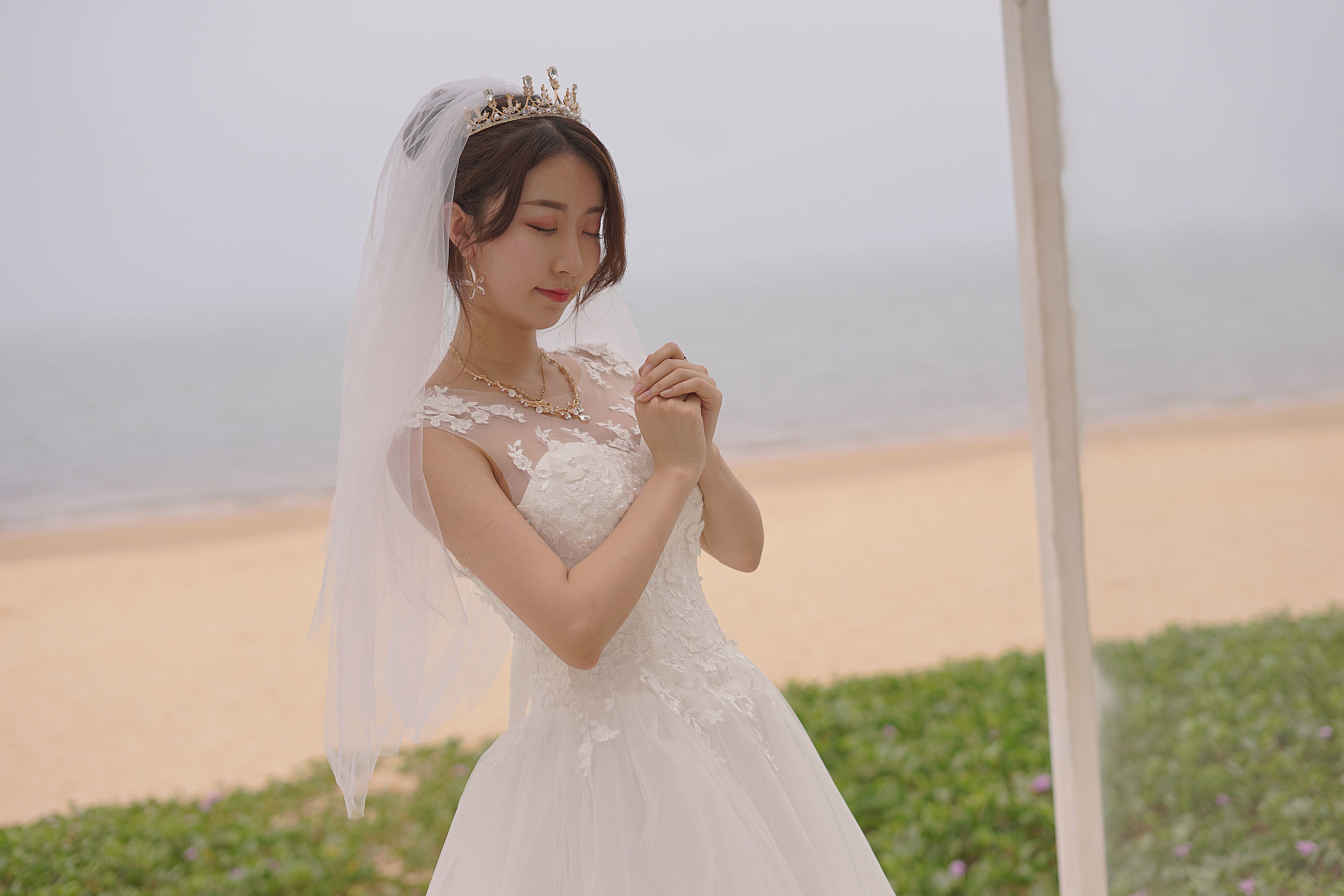 人气Coser黑川 – 海岛之旅 婚纱 Cosplay-第1张