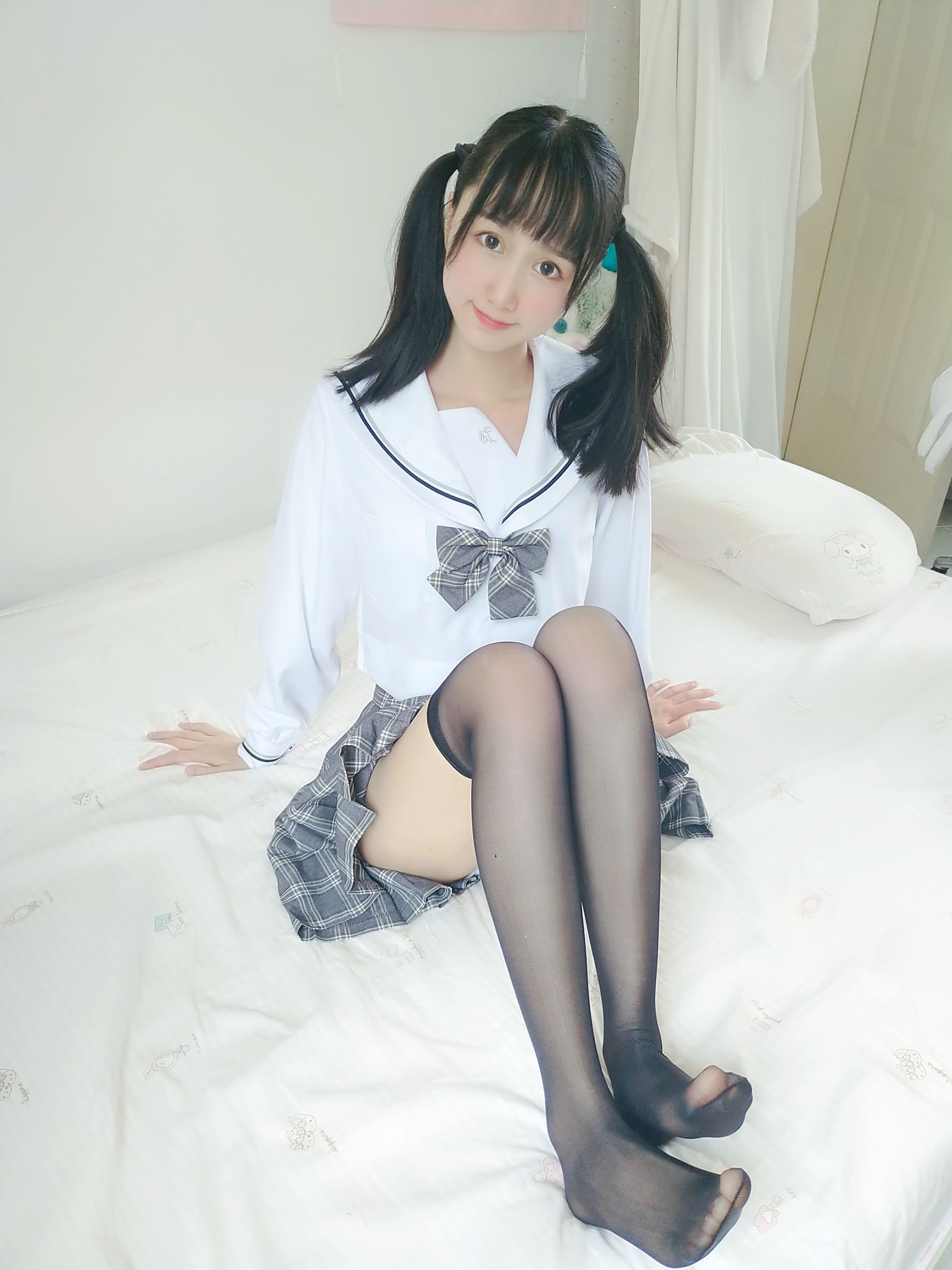 萌系小姐姐木绵绵OwO – 灰格子JK Cosplay-第2张