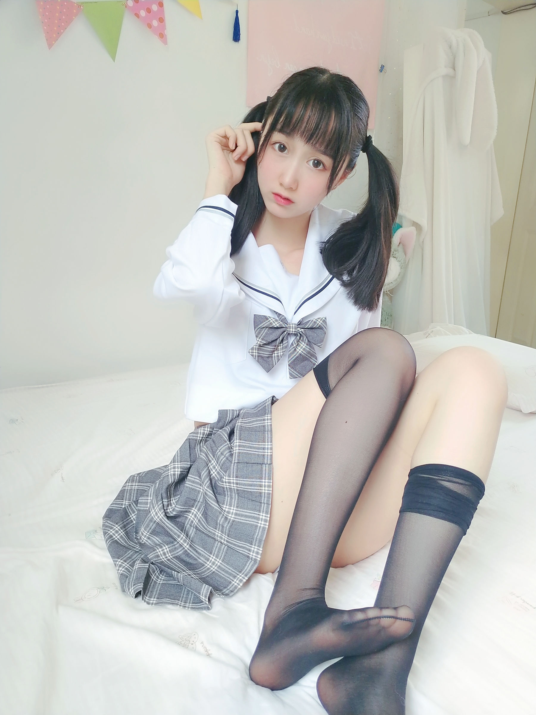 萌系小姐姐木绵绵OwO – 灰格子JK Cosplay-第4张