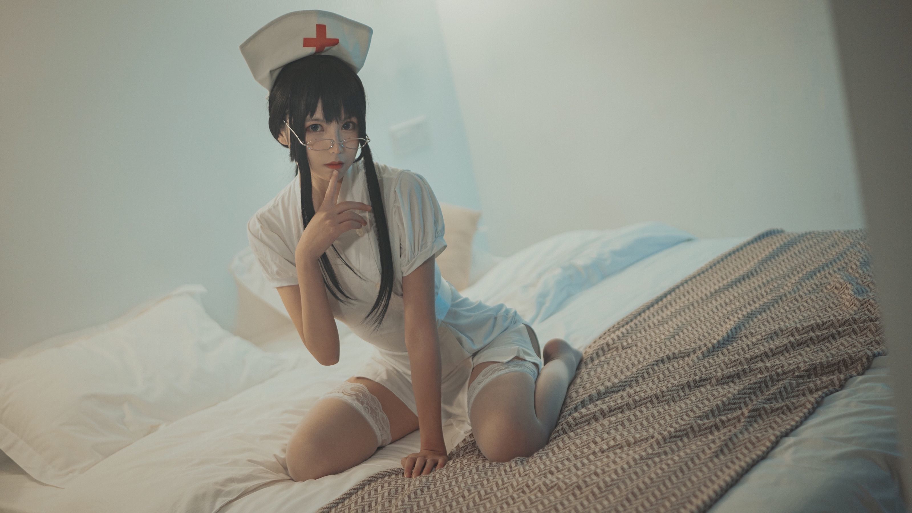 COSER美女逐月su 小护士 Cosplay-第1张