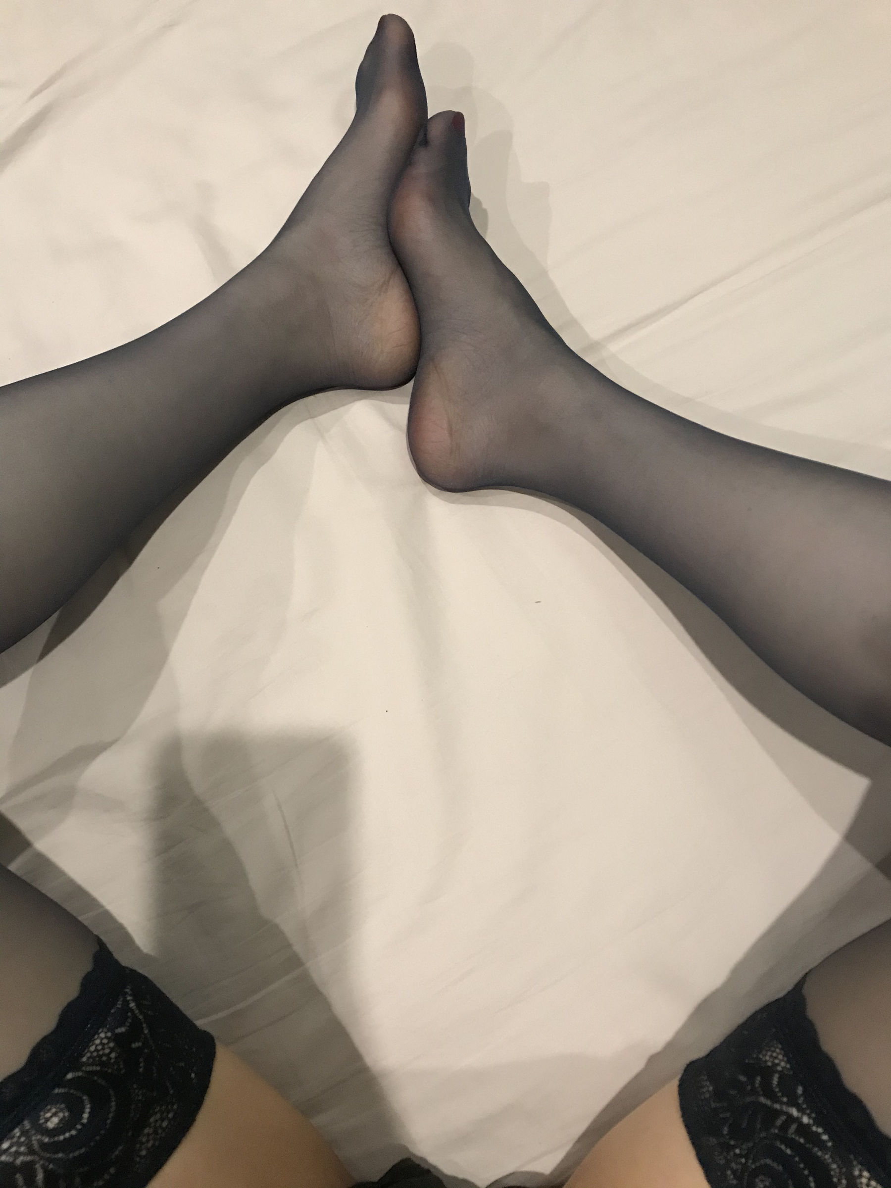 丝足博主麋鹿_Monroe 2020.06.09 黑蕾丝半筒袜 Cosplay-第2张