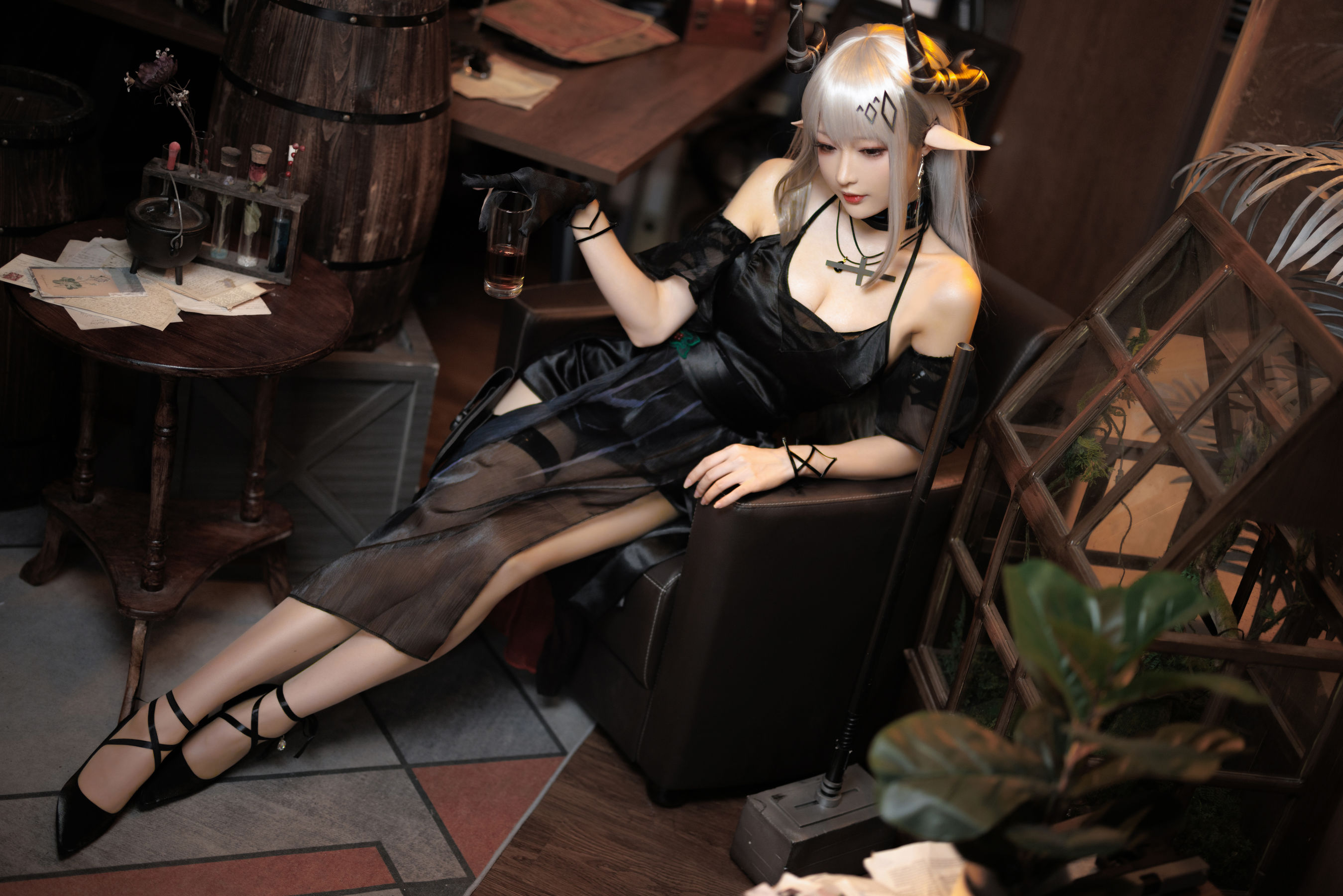 Coser小姐姐南宫 – 泥岩 礼服 Cosplay-第1张