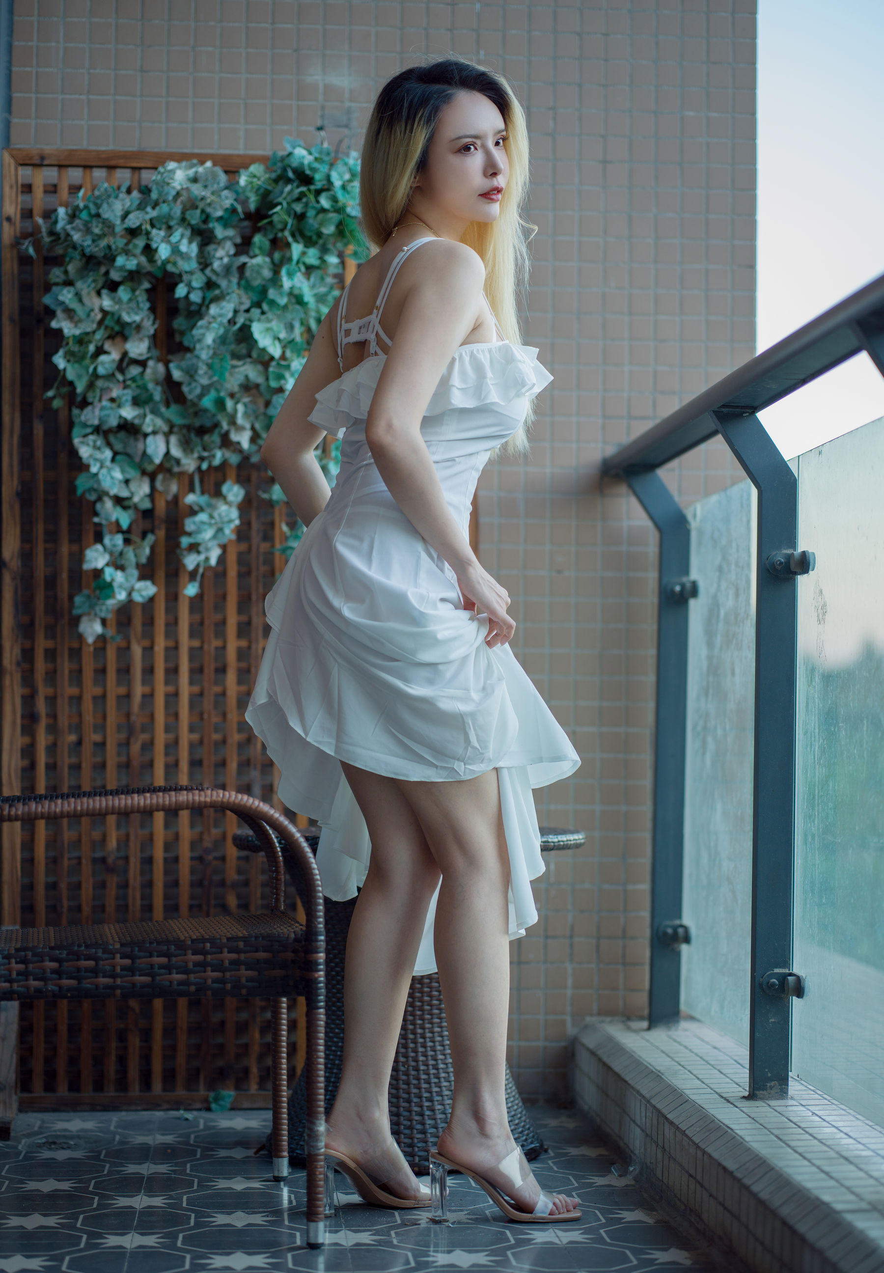 秋和柯基(夏小秋秋秋) – 白色连衣裙 Cosplay-第20张