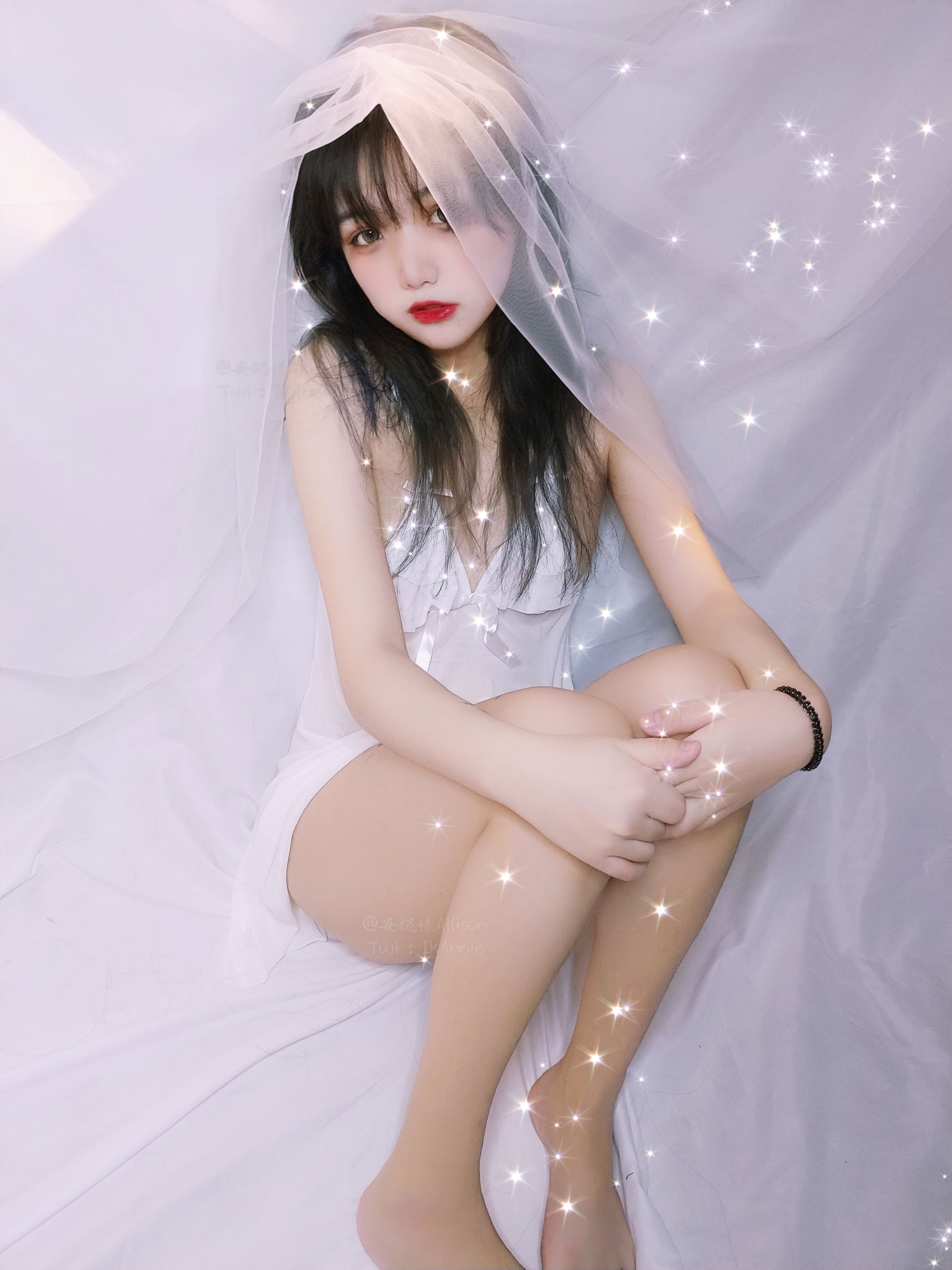 安妮 – 白色睡衣 Cosplay-第1张