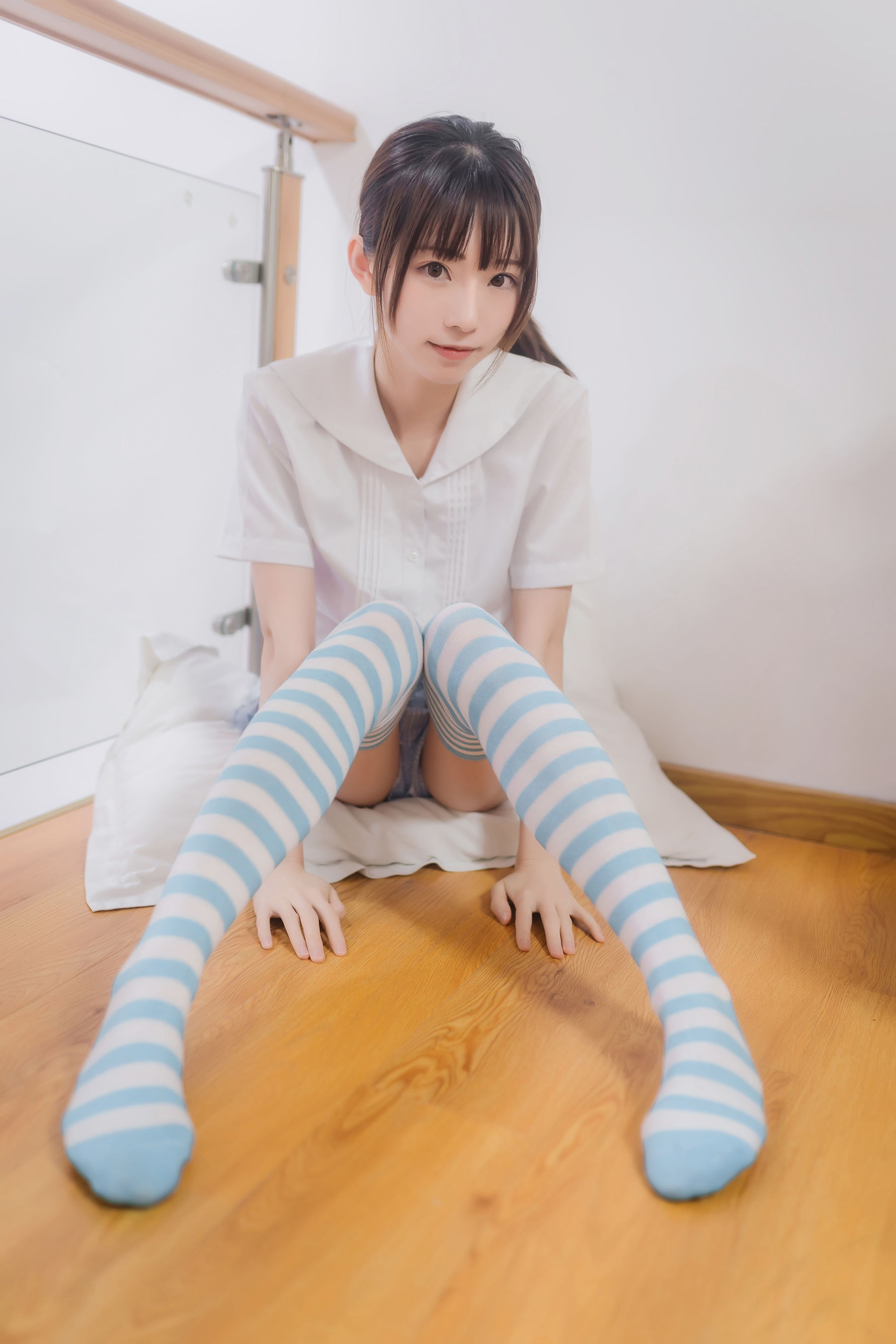 动漫博主Kitaro_绮太郎 – 蓝白条纹袜 Cosplay-第3张