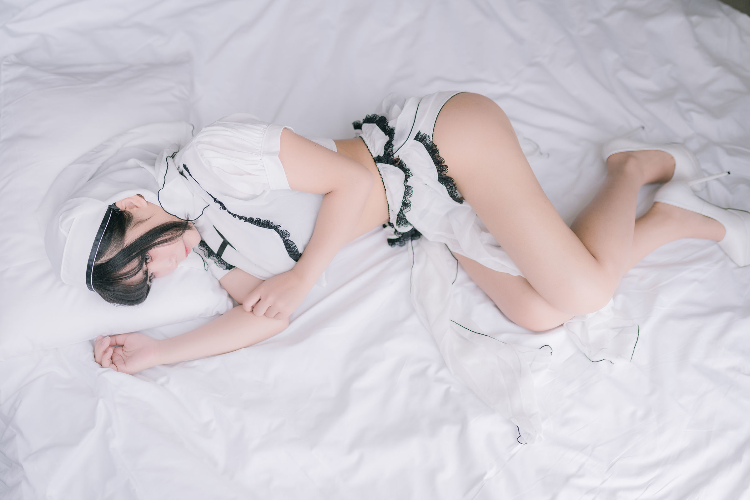 [萝莉COS] 二次元妹子抱走莫子aa – 纯白修女 Cosplay-第1张