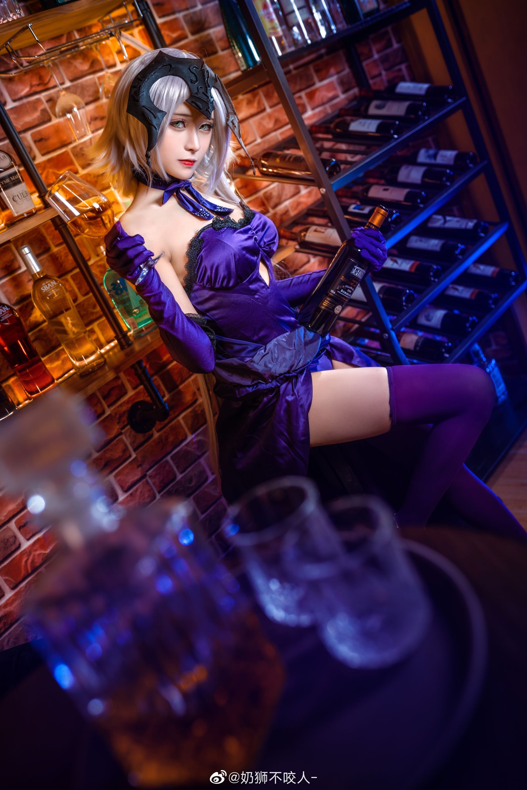 [Cosplay写真] 奶狮不咬人 – 黑贞德 Cosplay-第1张