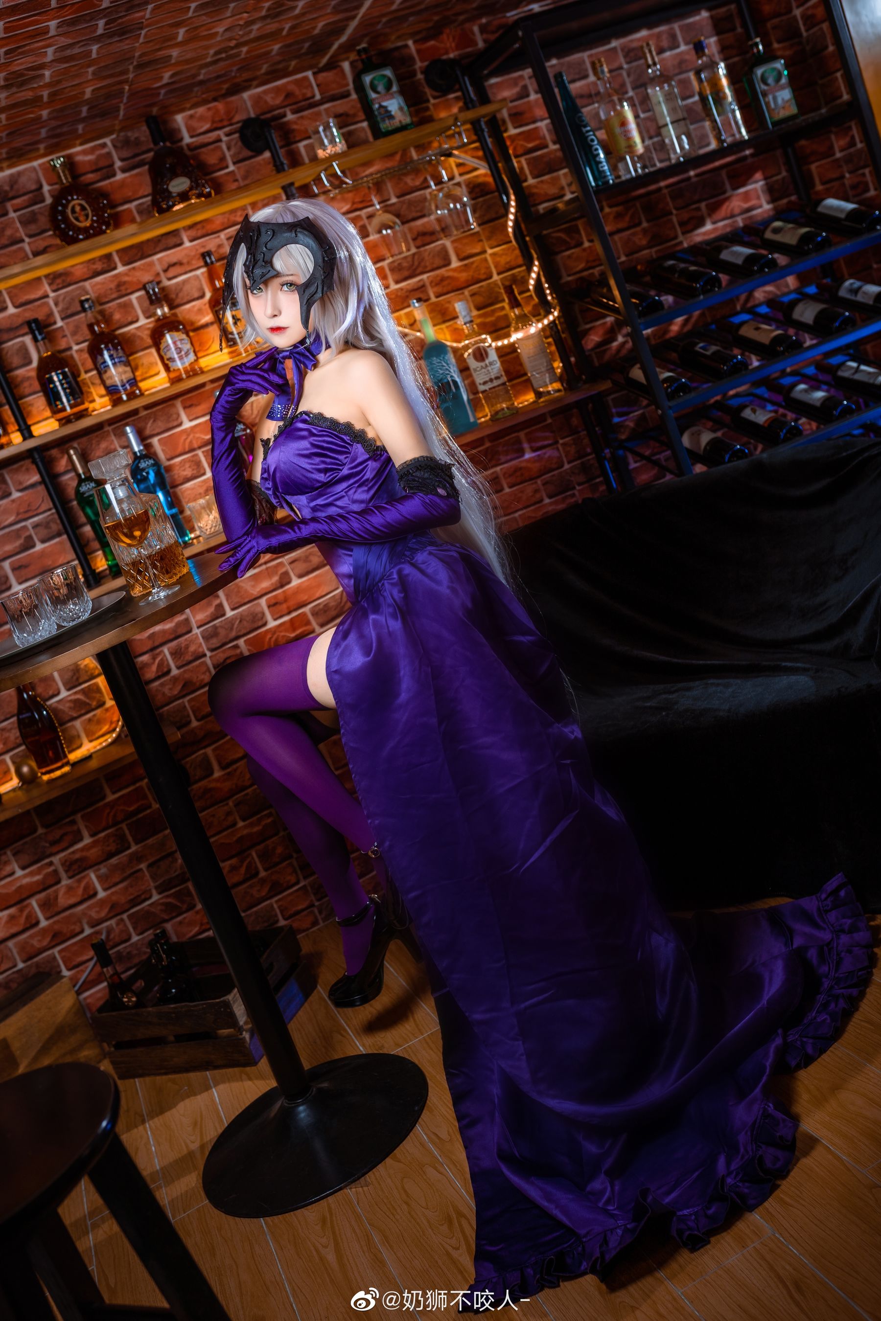 [Cosplay写真] 奶狮不咬人 – 黑贞德 Cosplay-第4张