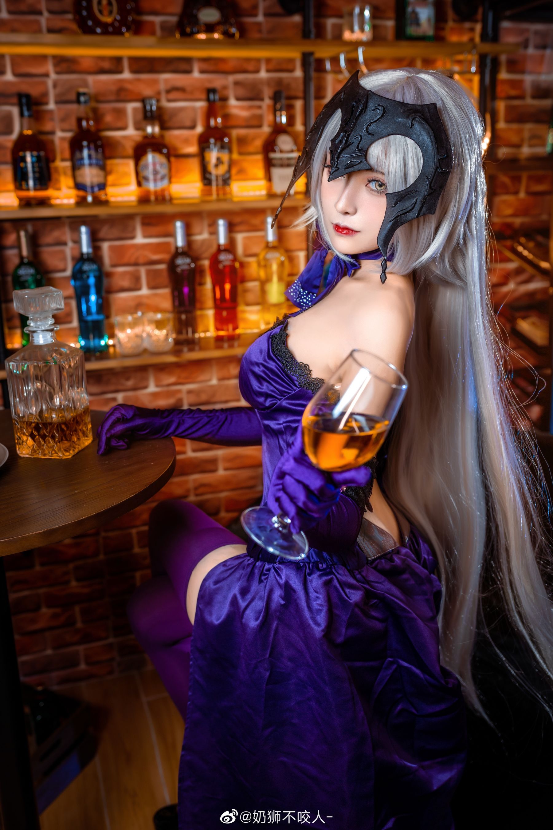 [Cosplay写真] 奶狮不咬人 – 黑贞德 Cosplay-第5张