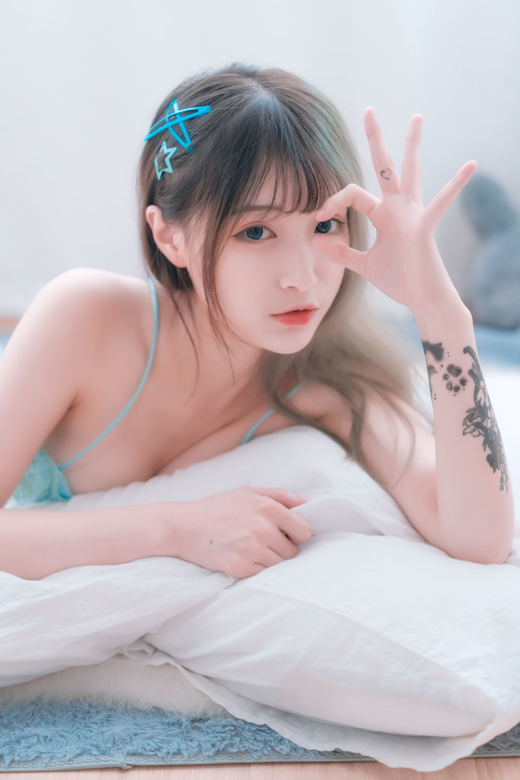 动漫博主铁板烧鬼舞w – 露背 Cosplay-第5张