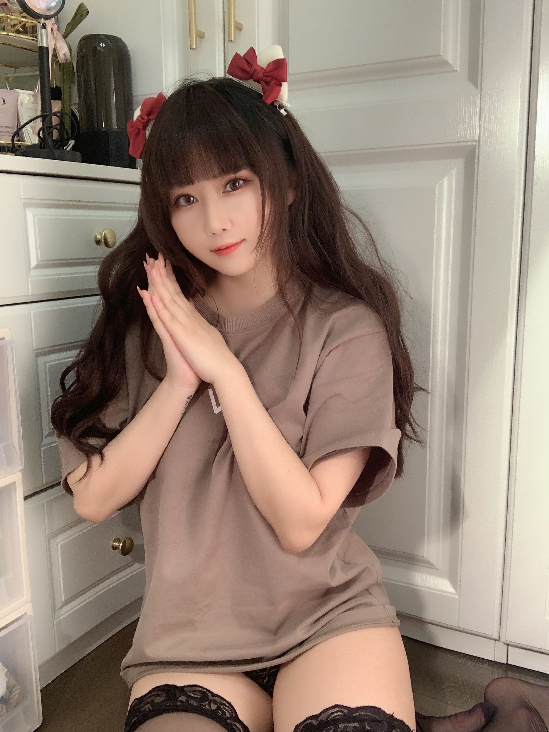 蜜桃少女是依酱呀 – T恤底下 Cosplay-第3张