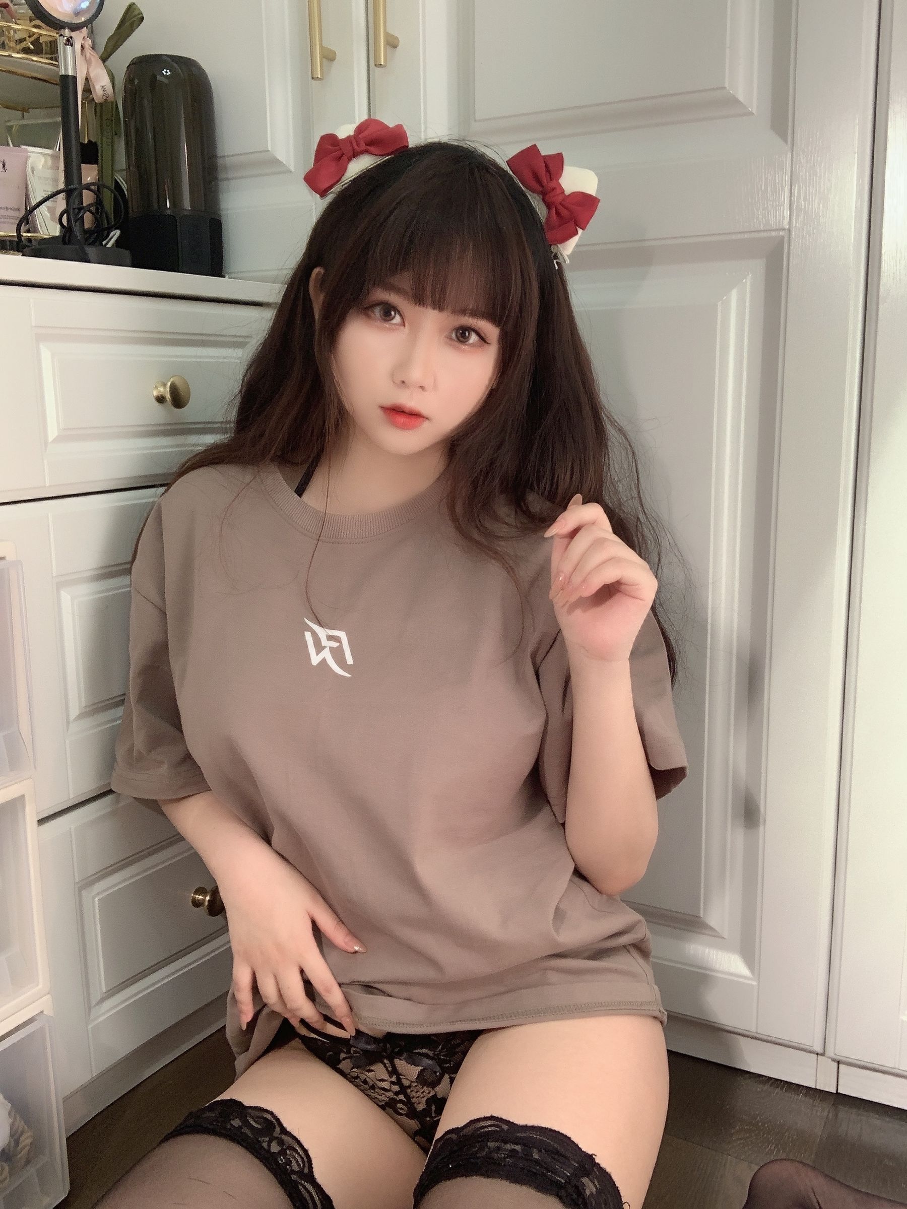 蜜桃少女是依酱呀 – T恤底下 Cosplay-第6张