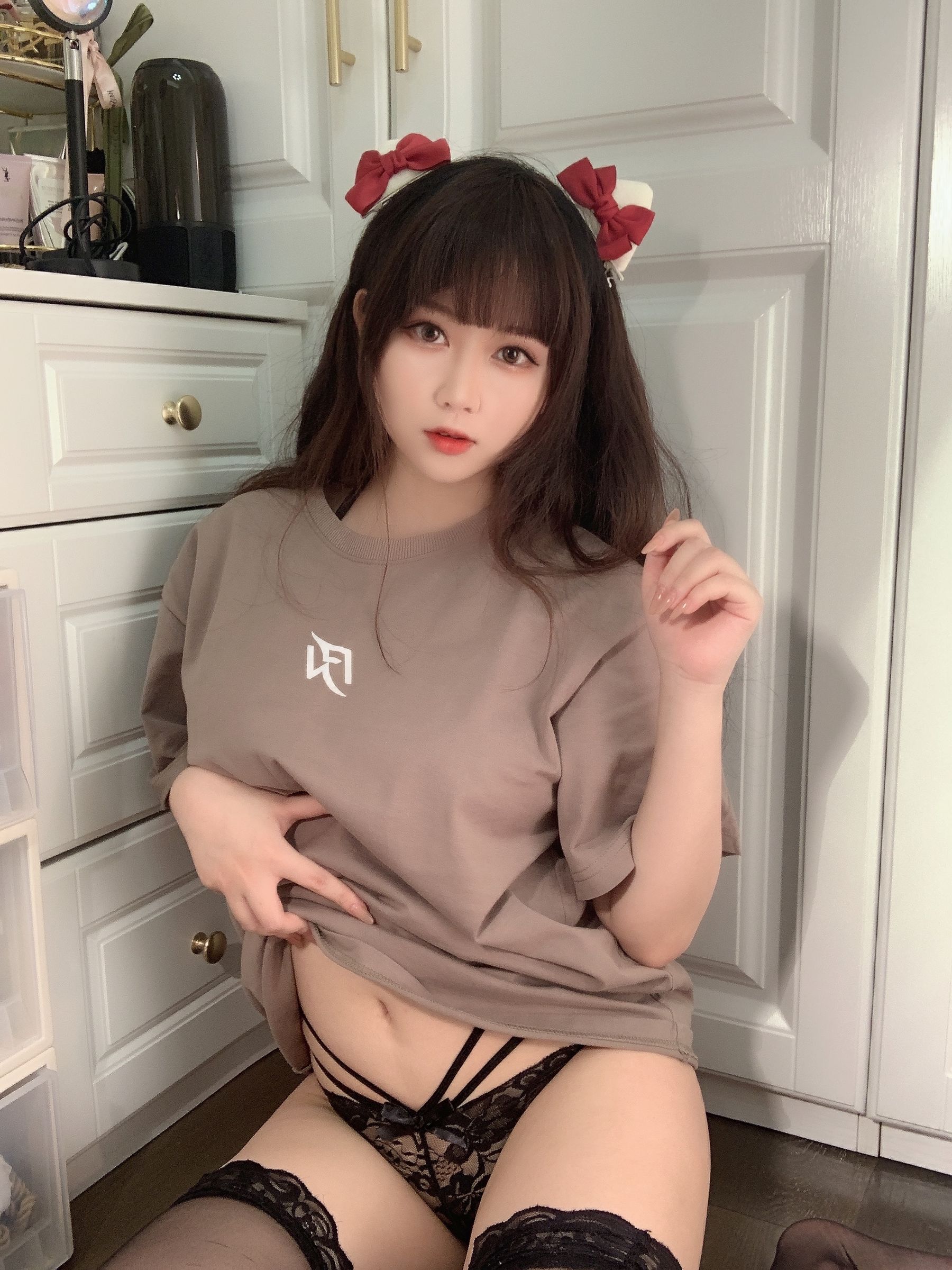 蜜桃少女是依酱呀 – T恤底下 Cosplay-第7张