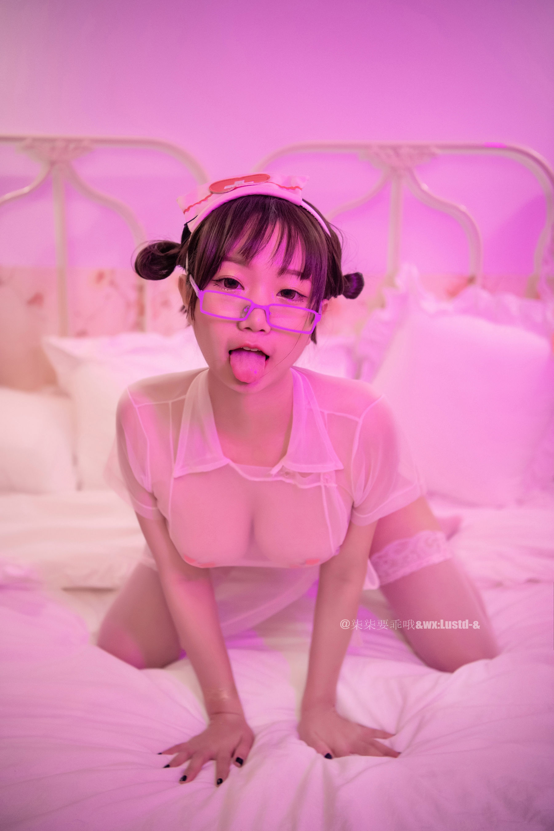 动漫博主柒柒要乖哦 – 粉红护士 Cosplay-第2张
