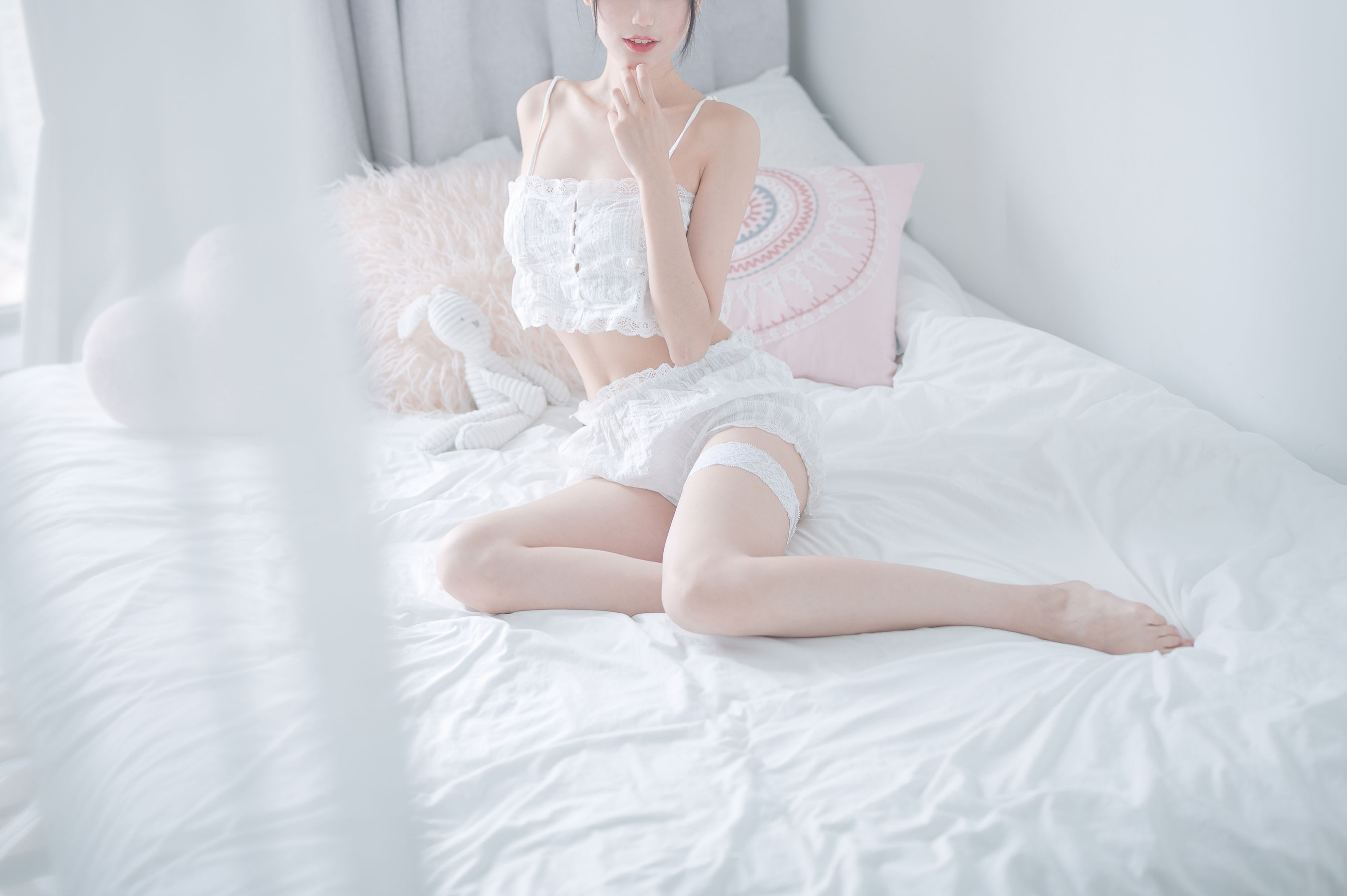 周叽是可爱兔兔 – 白色睡衣 Cosplay-第1张