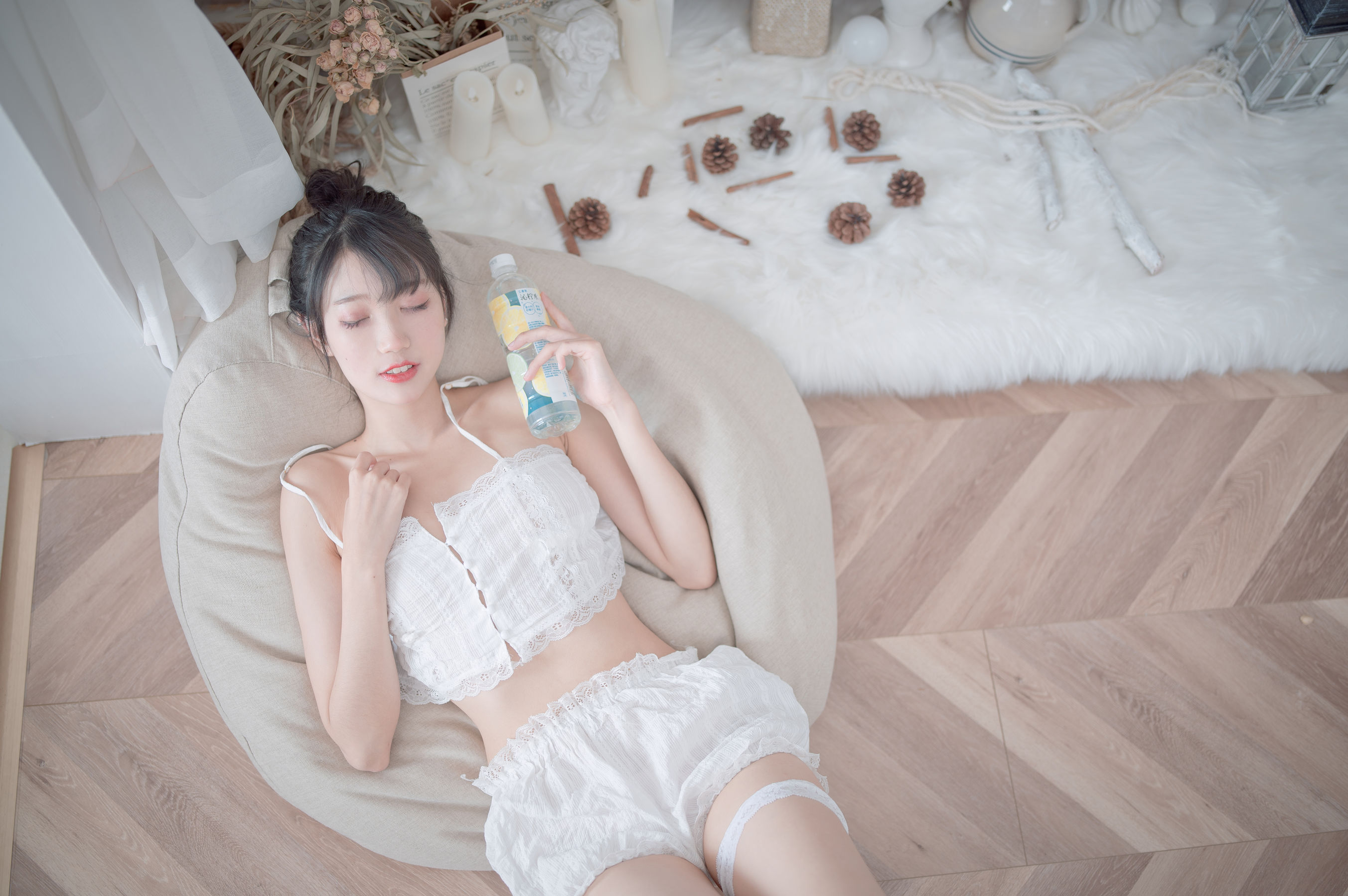 周叽是可爱兔兔 – 白色睡衣 Cosplay-第4张