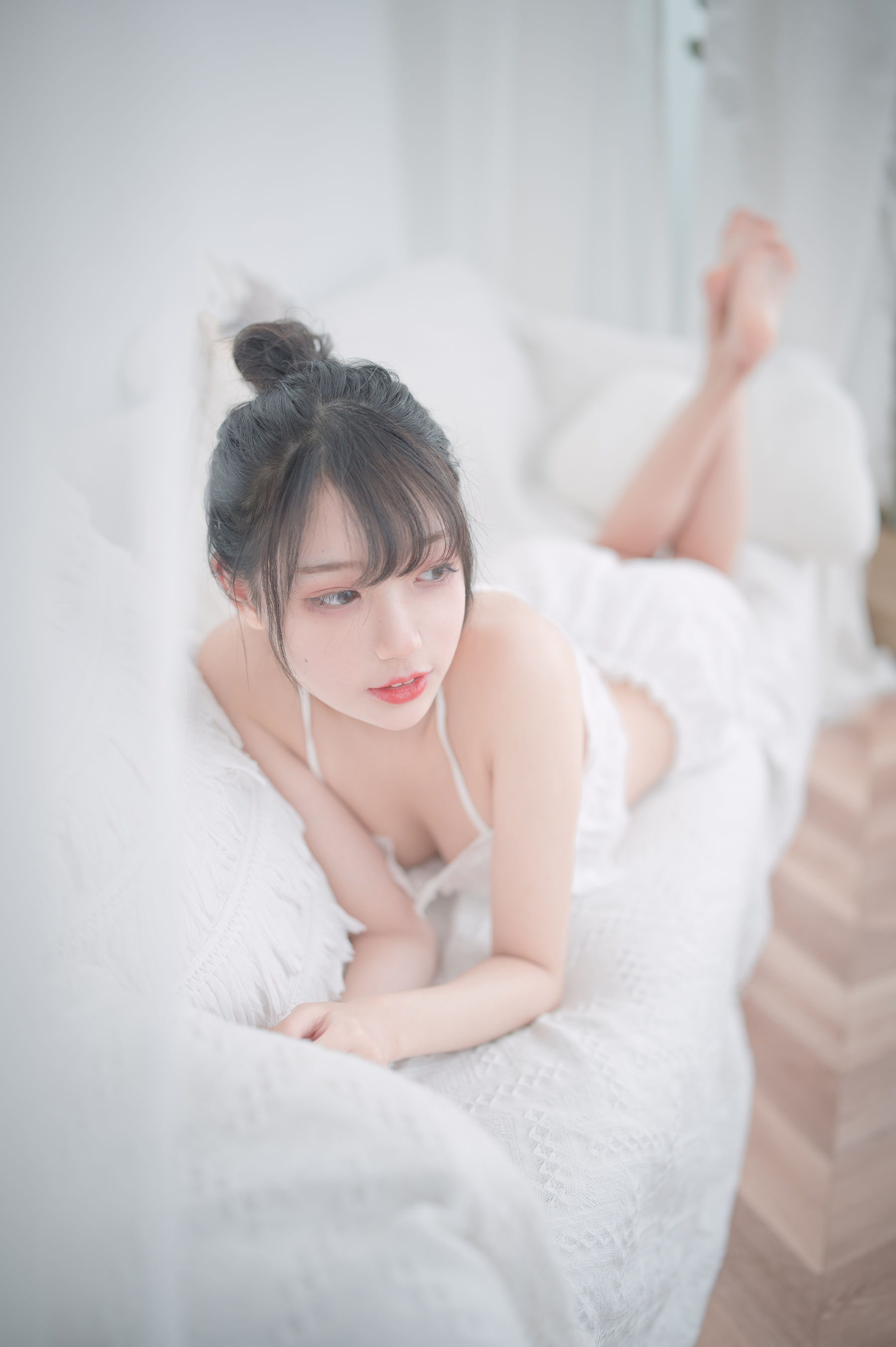 周叽是可爱兔兔 – 白色睡衣 Cosplay-第17张