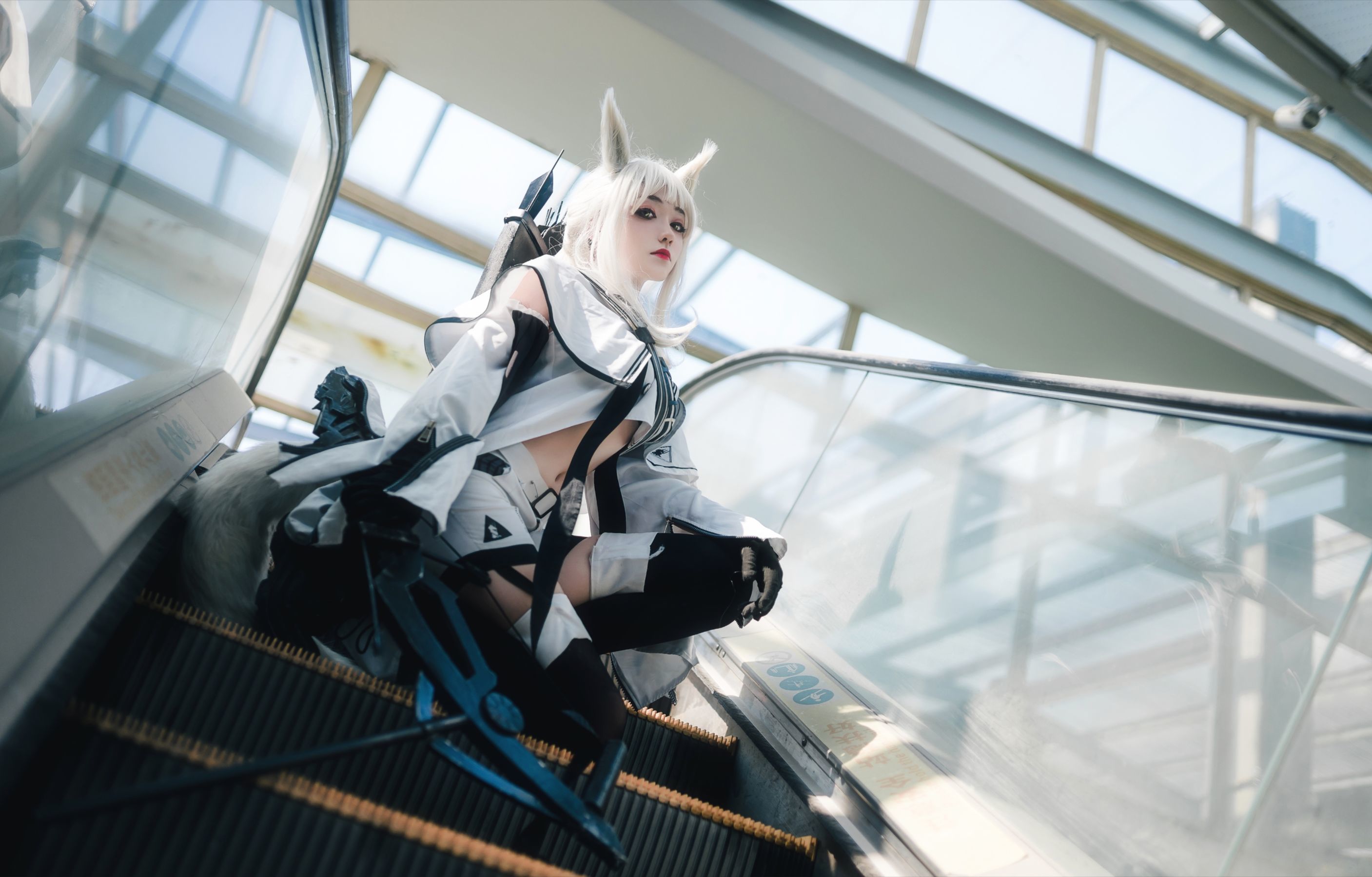 动漫博主南桃Momoko 白金常服 Cosplay-第1张
