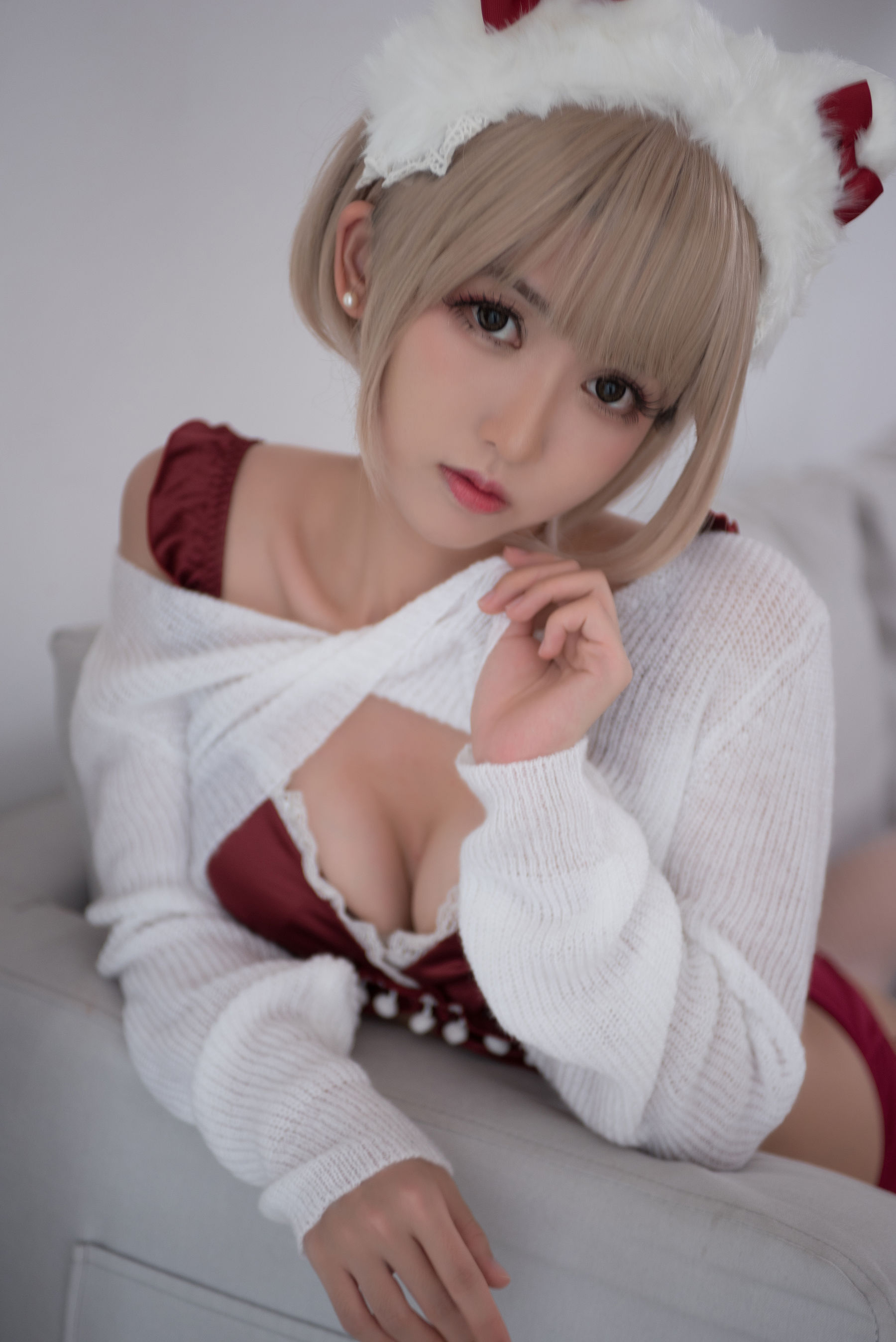 [萝莉COS] 鳗鱼霏儿 – 兽耳 圣诞白网袜 Cosplay-第6张