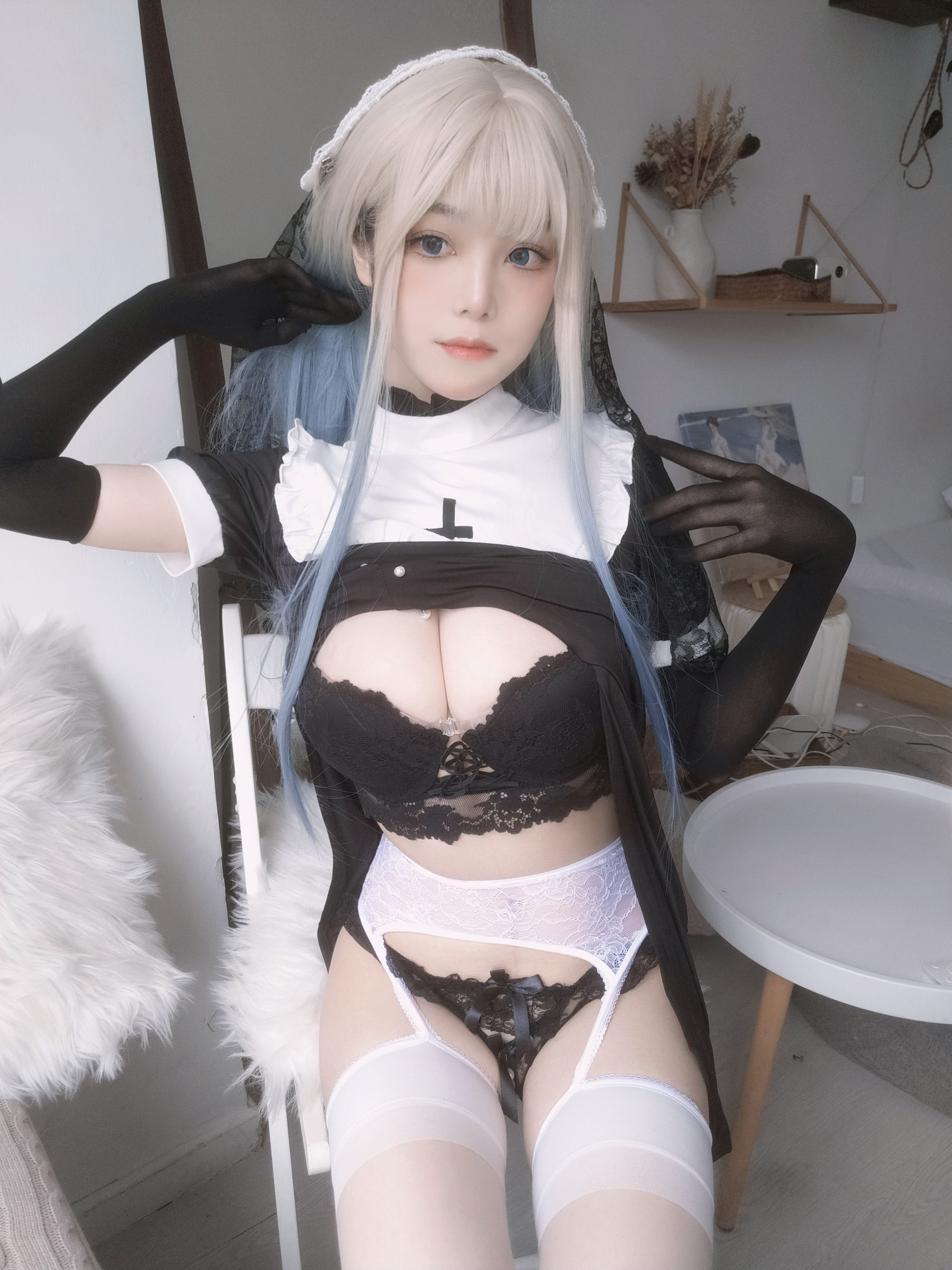 萌系小姐姐蜜汁猫裘 – 修女自拍 Cosplay-第1张