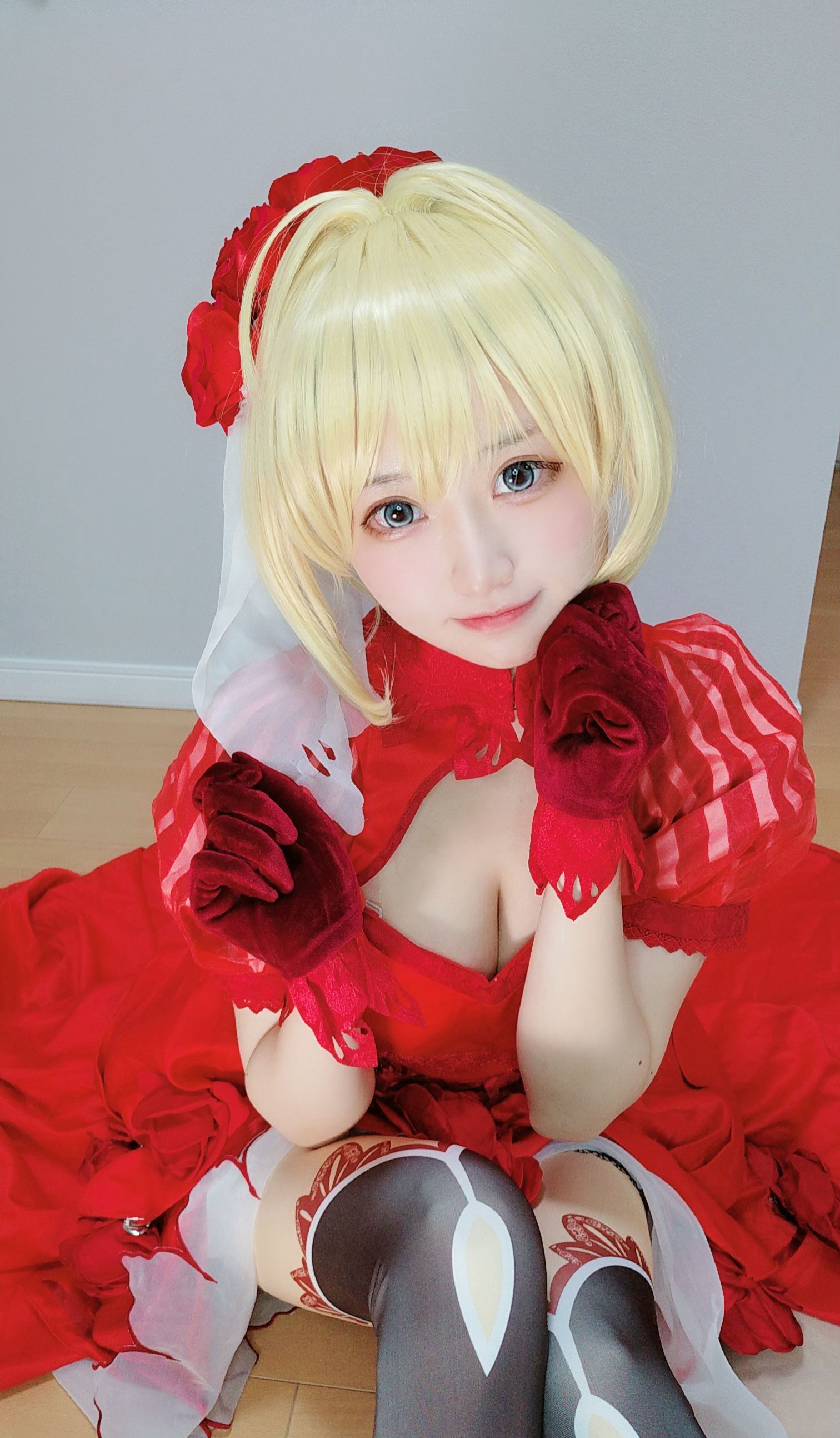 千阳(ちよ) – 尼禄红礼服 Cosplay-第1张