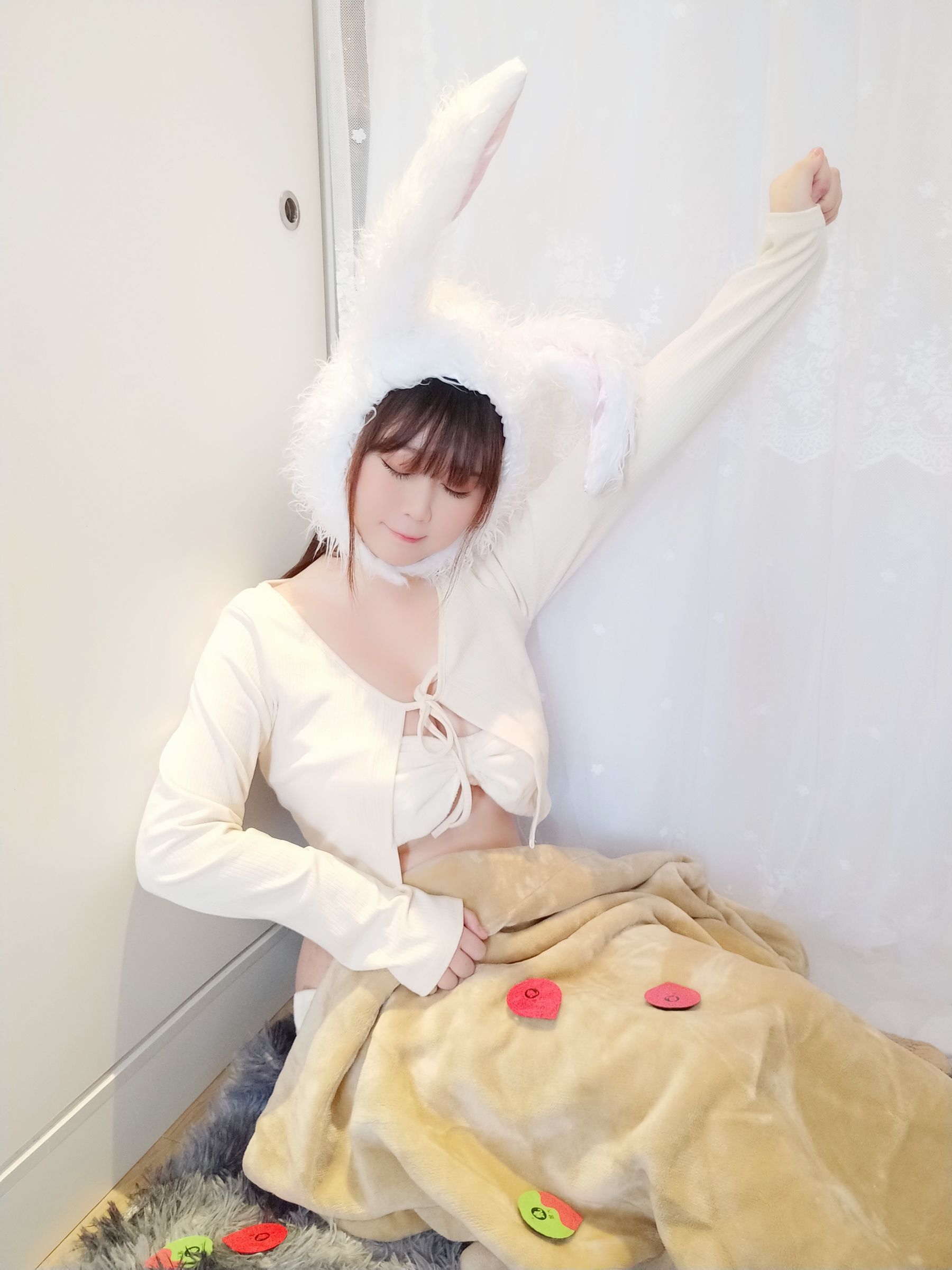 蜜桃少女是依酱呀 – 小白兔 Cosplay-第1张
