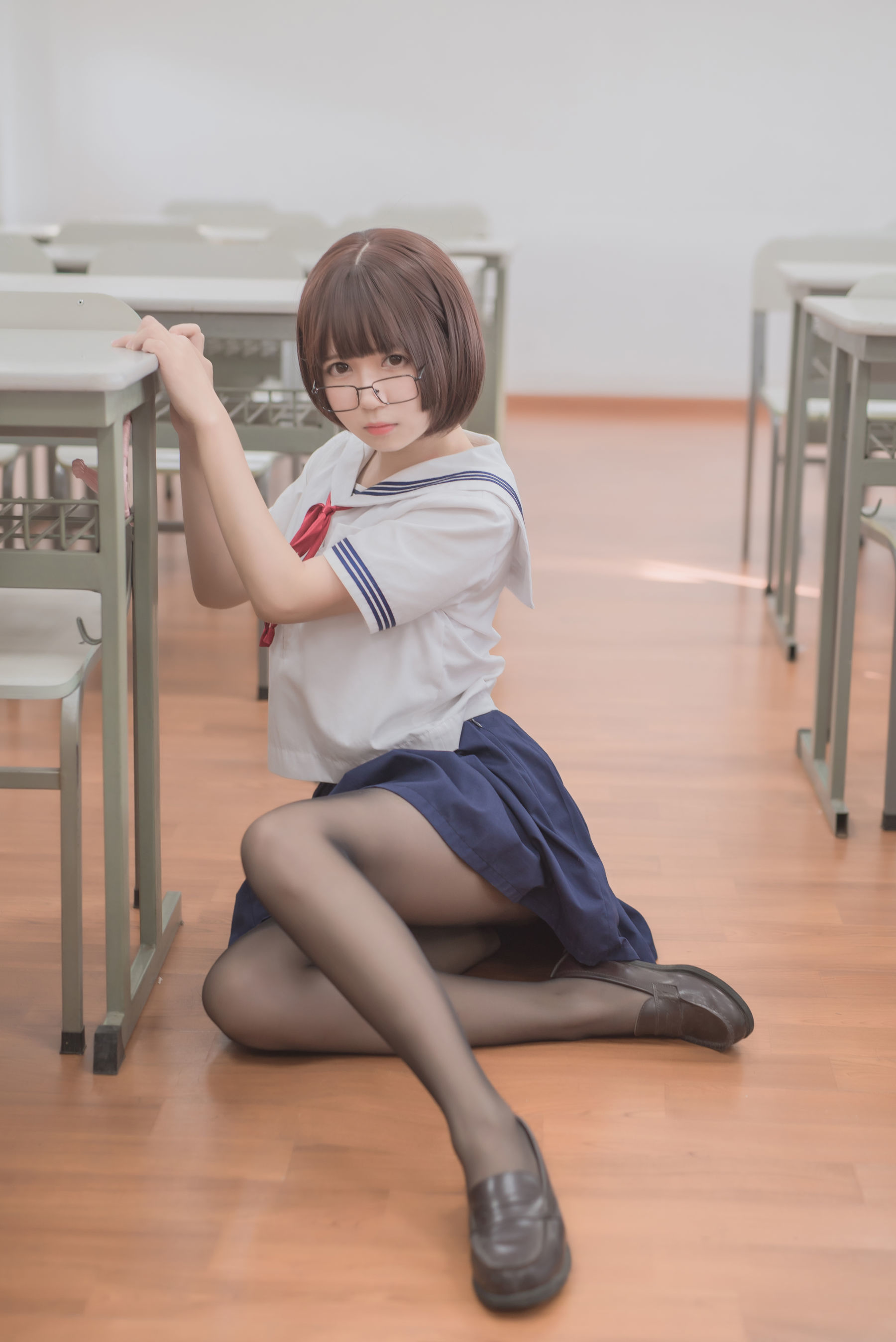 [萝莉COS] 白金Saki – 蘑菇头黑丝JK Cosplay-第1张