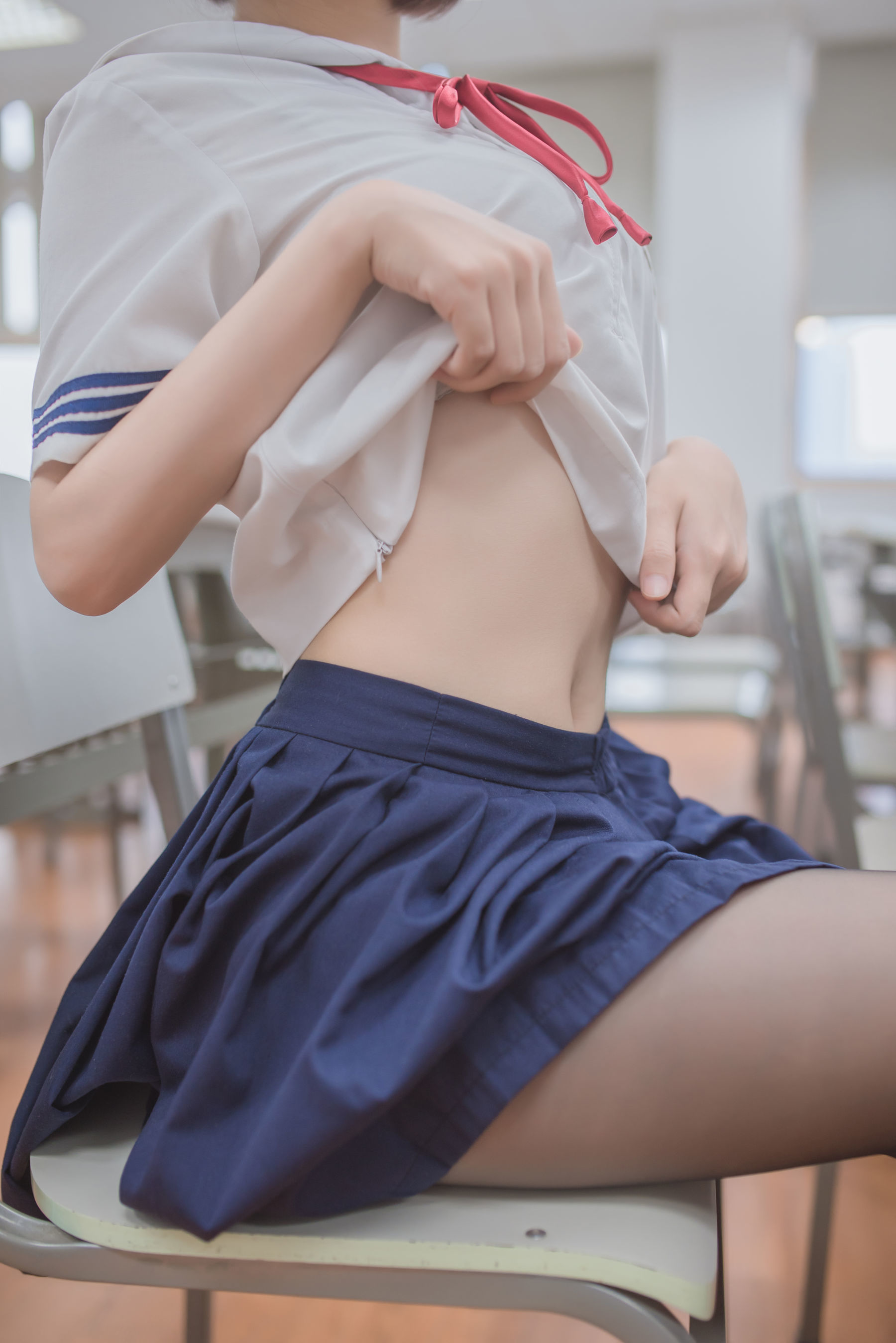 [萝莉COS] 白金Saki – 蘑菇头黑丝JK Cosplay-第5张