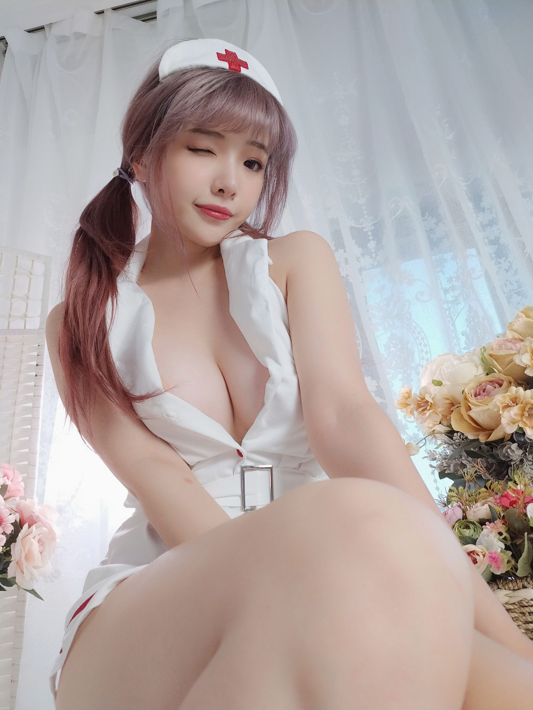 动漫博主雯妹 – 护士 Cosplay-第1张