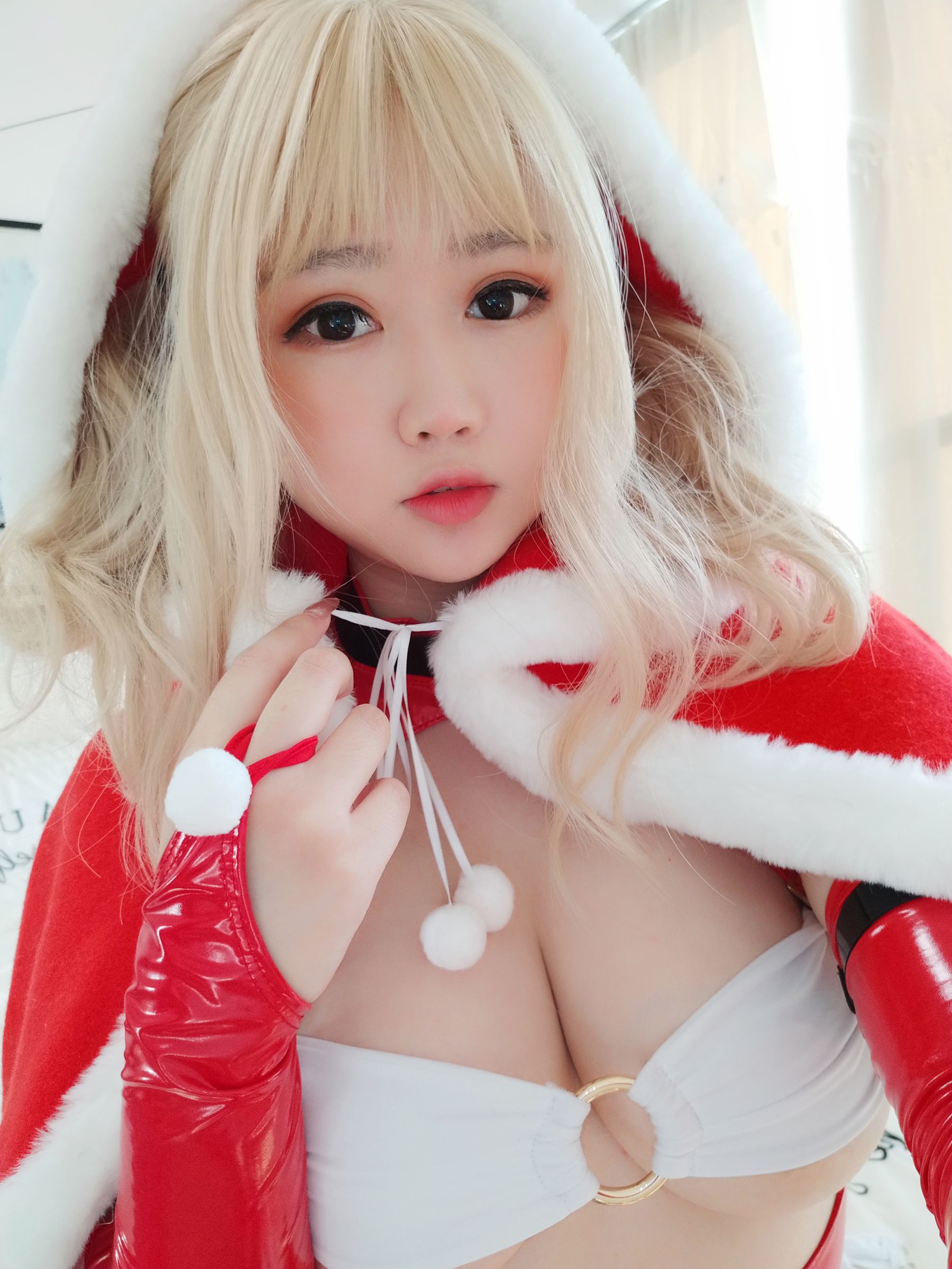 蜜桃少女是依酱呀 雪夜锦礼 Cosplay-第1张